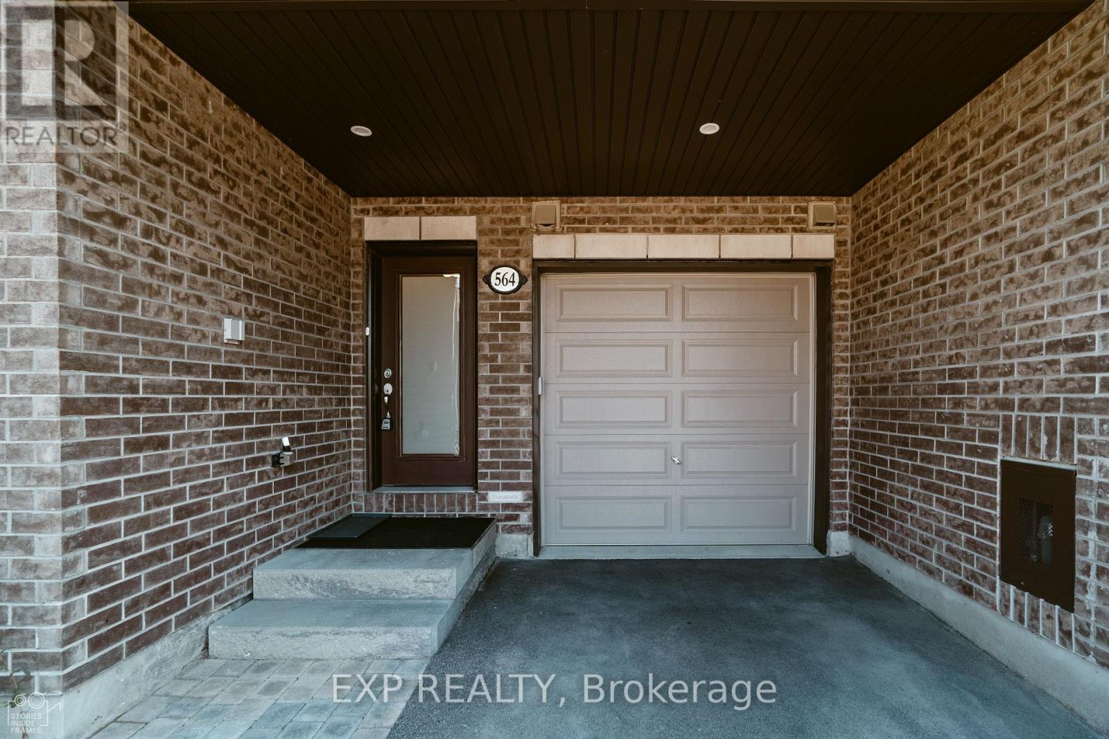 Property at 564 LABRADOR CRESCENT image 4
