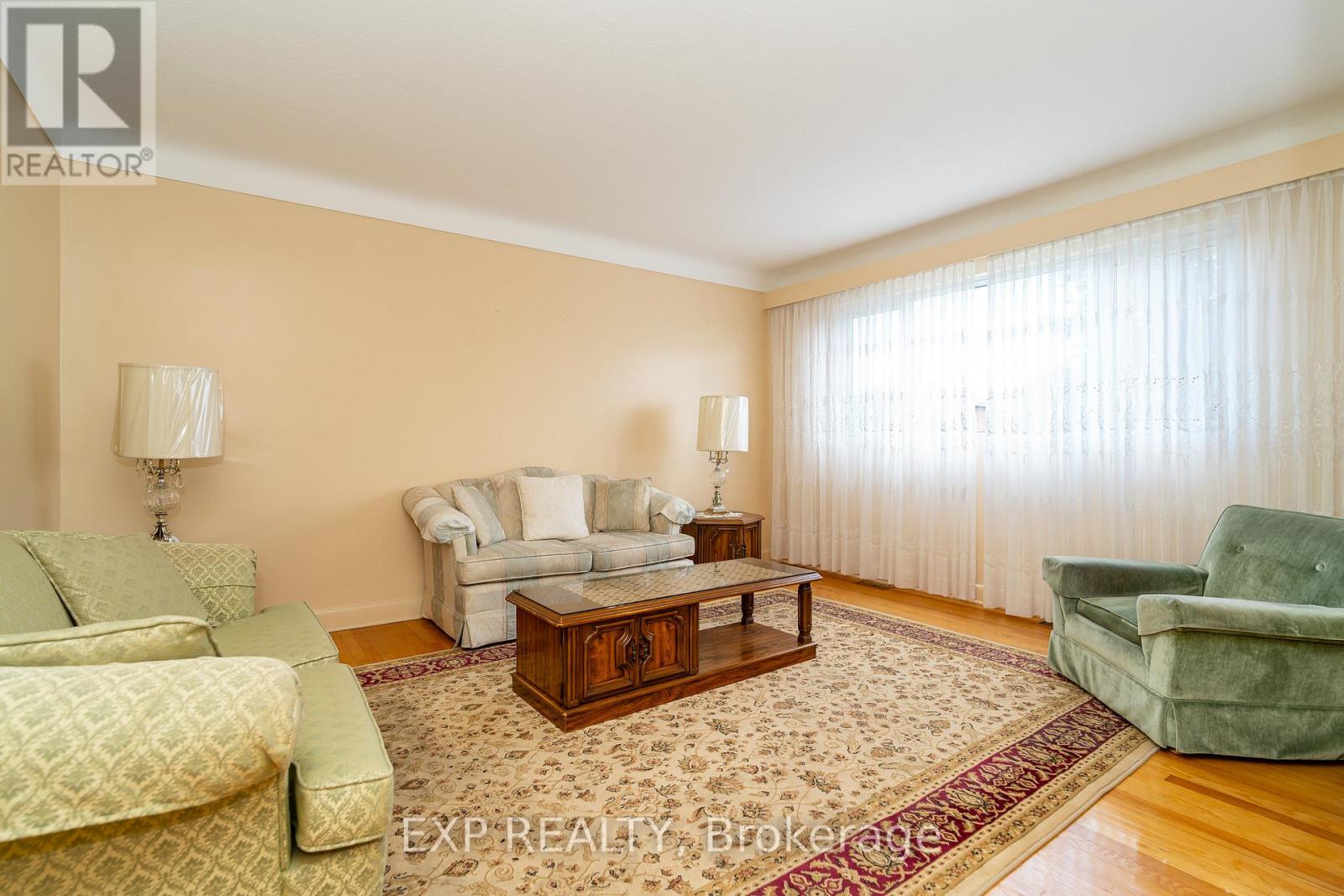 Property at 1008 RIDDELL AVENUE S image 3