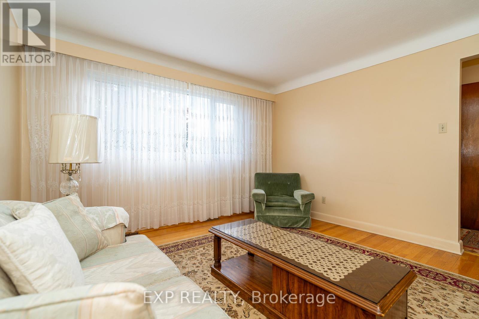 Property at 1008 RIDDELL AVENUE S image 5