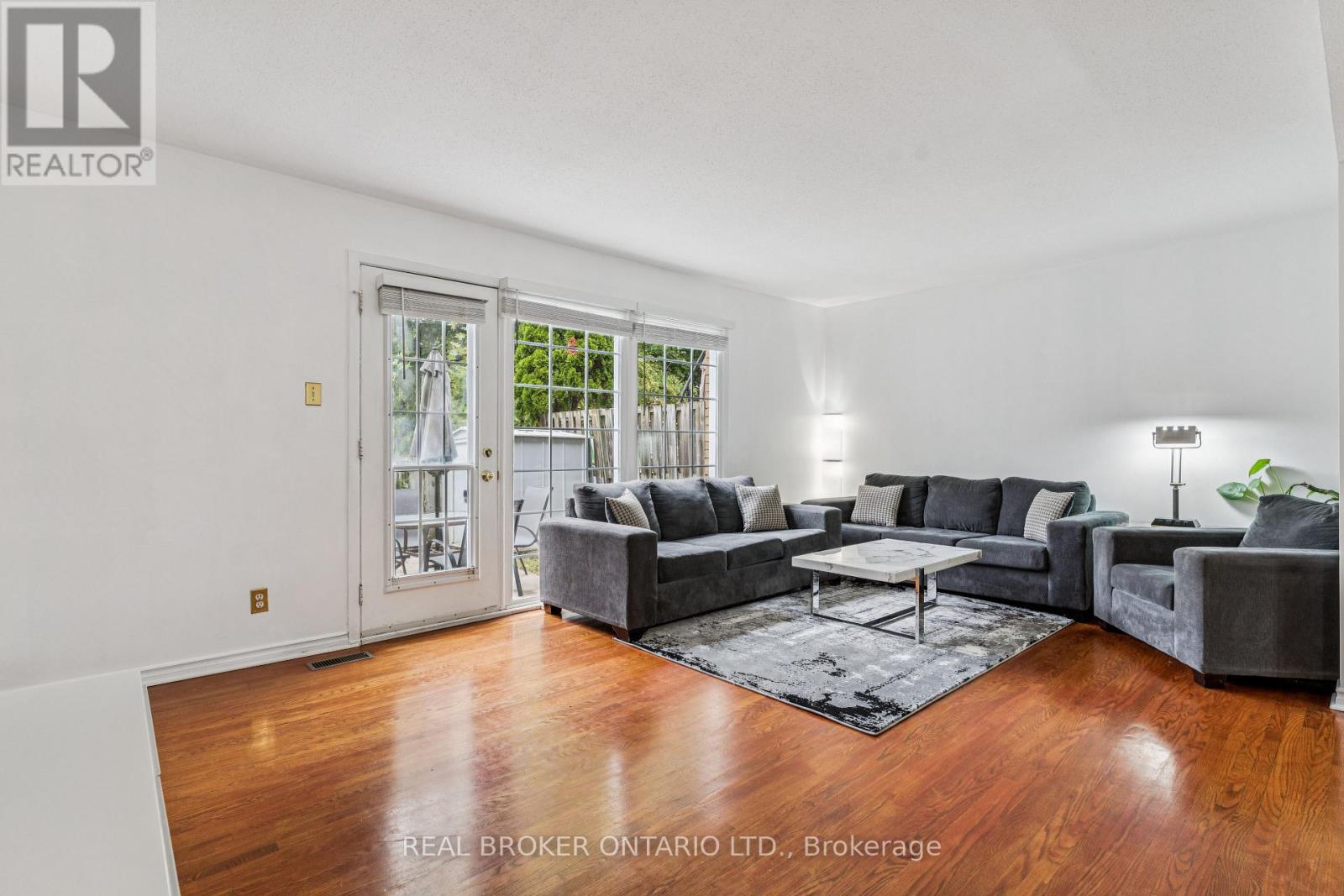 85 Monterey Drive, Ottawa, Ontario  K2H 7A9 - Photo 11 - X12375580