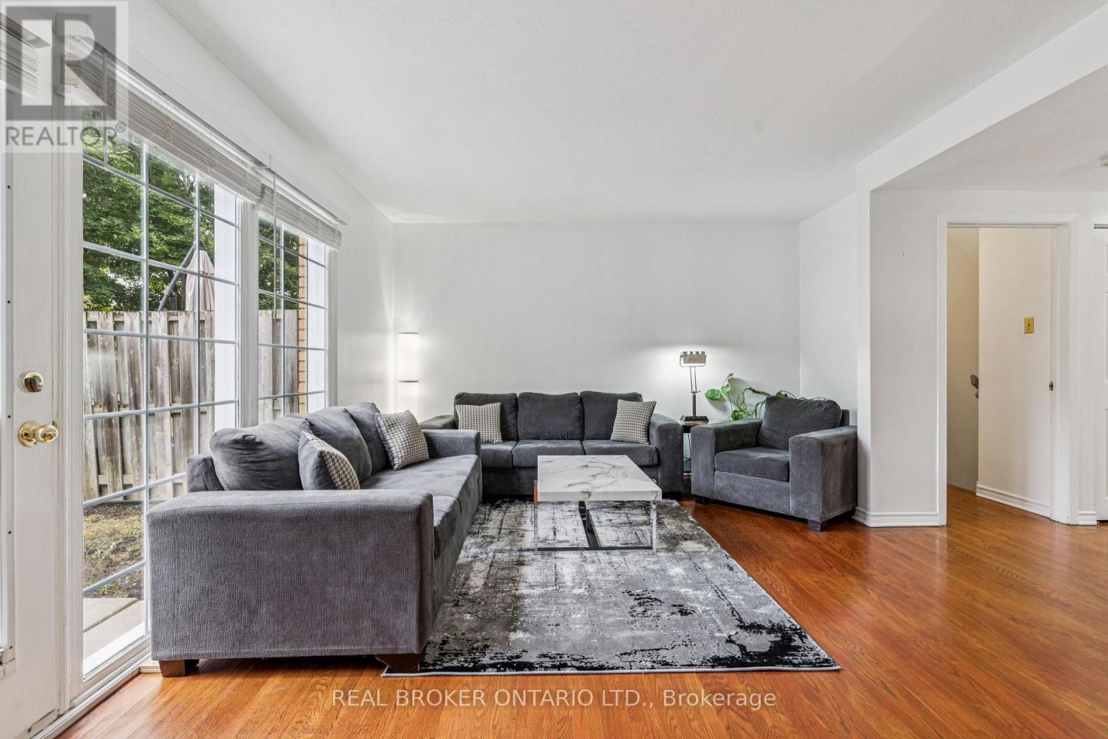 85 Monterey Drive, Ottawa, Ontario  K2H 7A9 - Photo 14 - X12375580