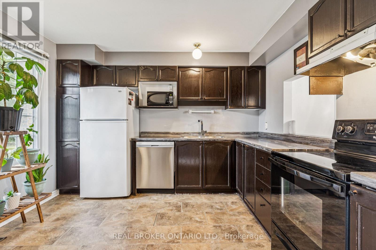 85 Monterey Drive, Ottawa, Ontario  K2H 7A9 - Photo 21 - X12375580