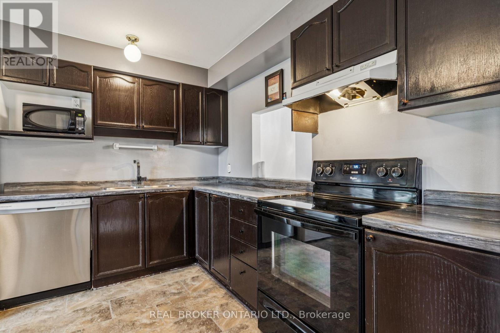 85 Monterey Drive, Ottawa, Ontario  K2H 7A9 - Photo 22 - X12375580