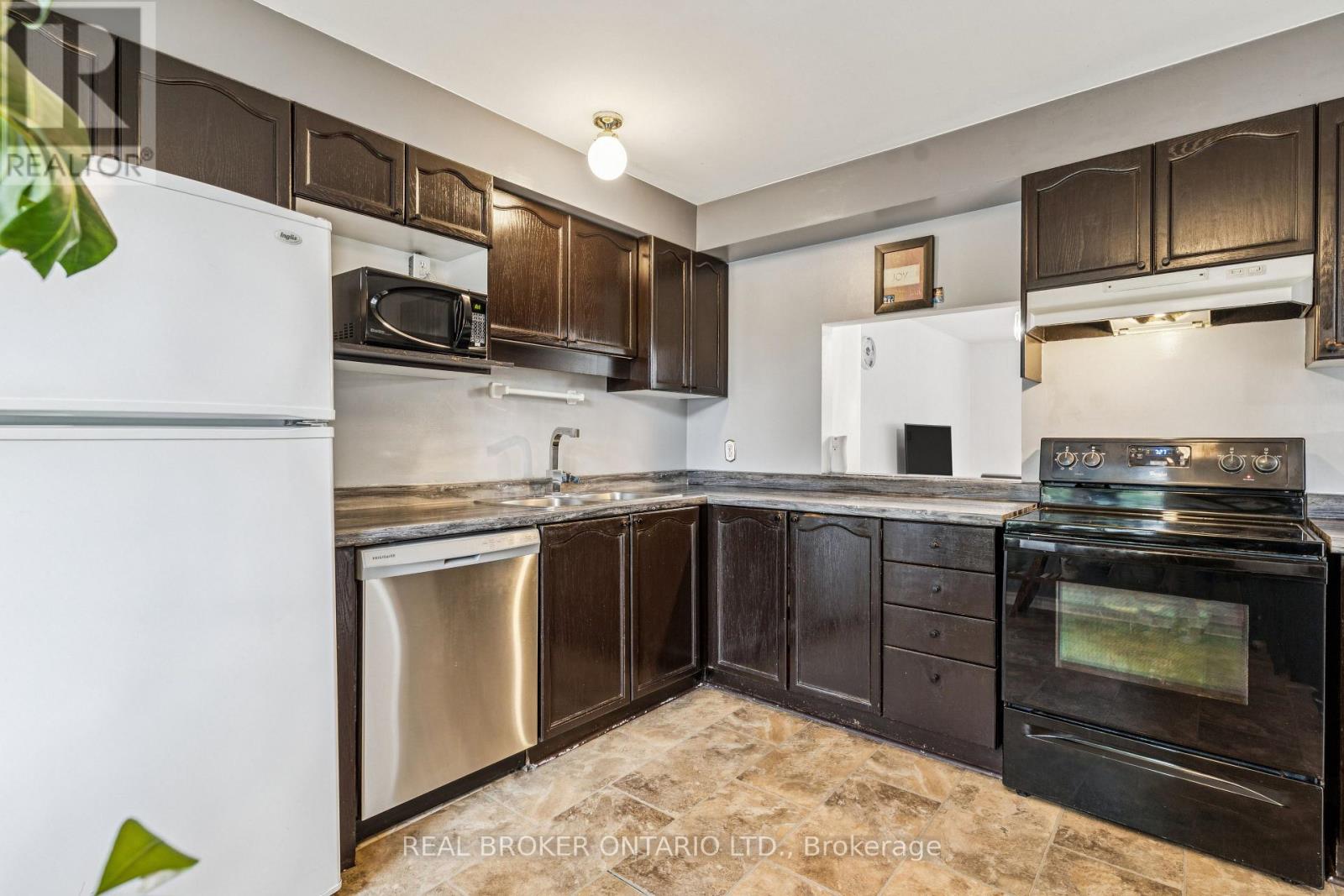 85 Monterey Drive, Ottawa, Ontario  K2H 7A9 - Photo 24 - X12375580
