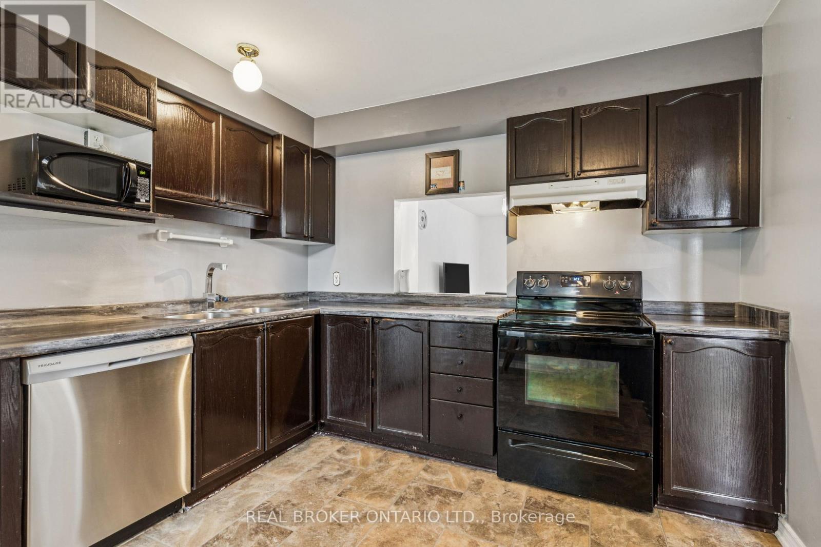 85 Monterey Drive, Ottawa, Ontario  K2H 7A9 - Photo 25 - X12375580