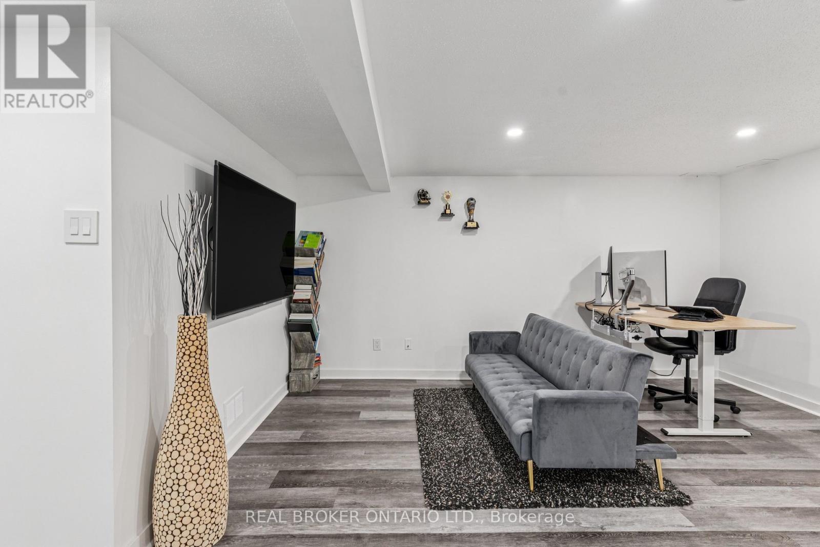 85 Monterey Drive, Ottawa, Ontario  K2H 7A9 - Photo 39 - X12375580