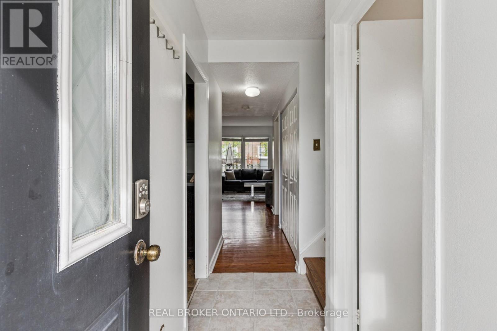 85 Monterey Drive, Ottawa, Ontario  K2H 7A9 - Photo 5 - X12375580