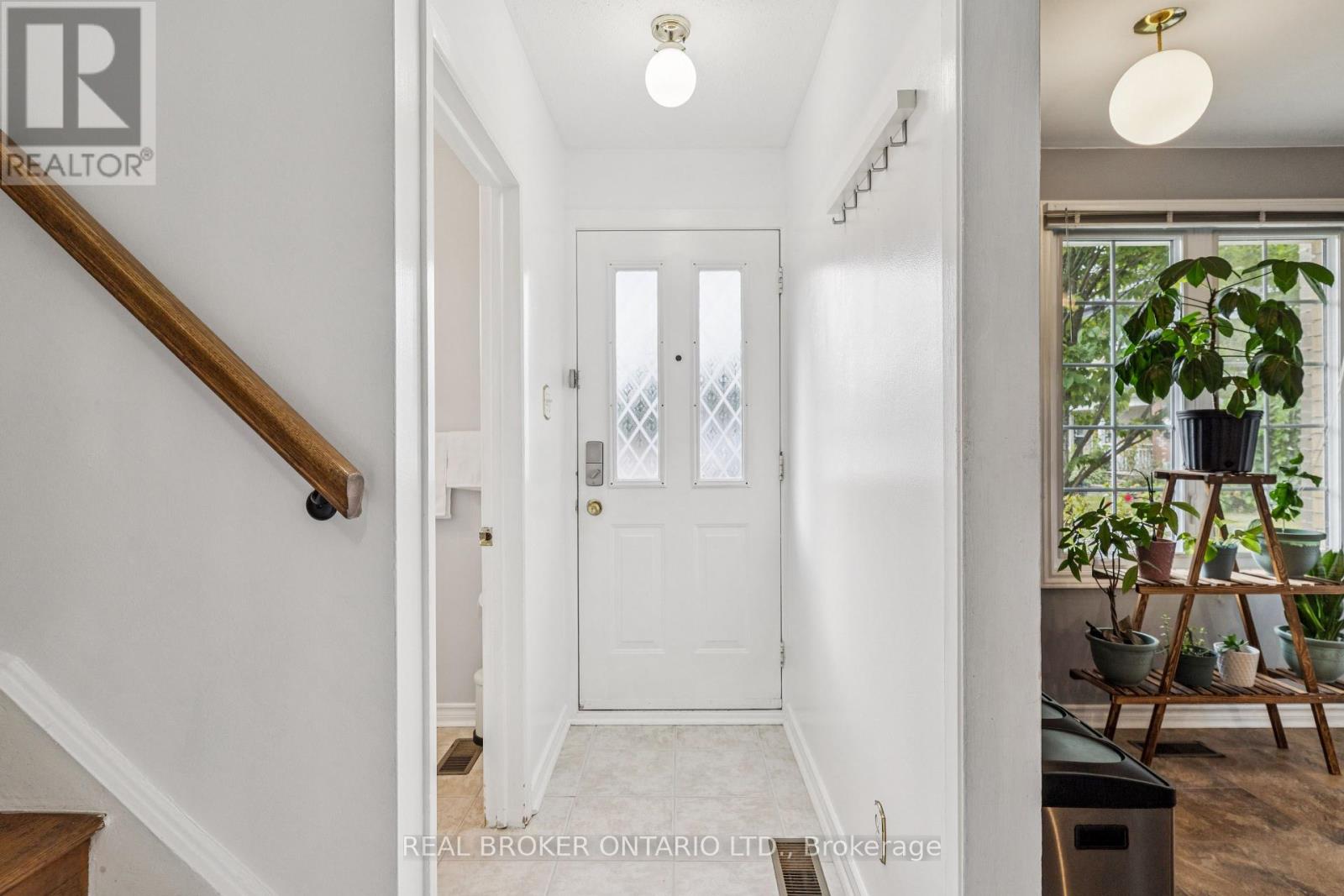 85 Monterey Drive, Ottawa, Ontario  K2H 7A9 - Photo 6 - X12375580