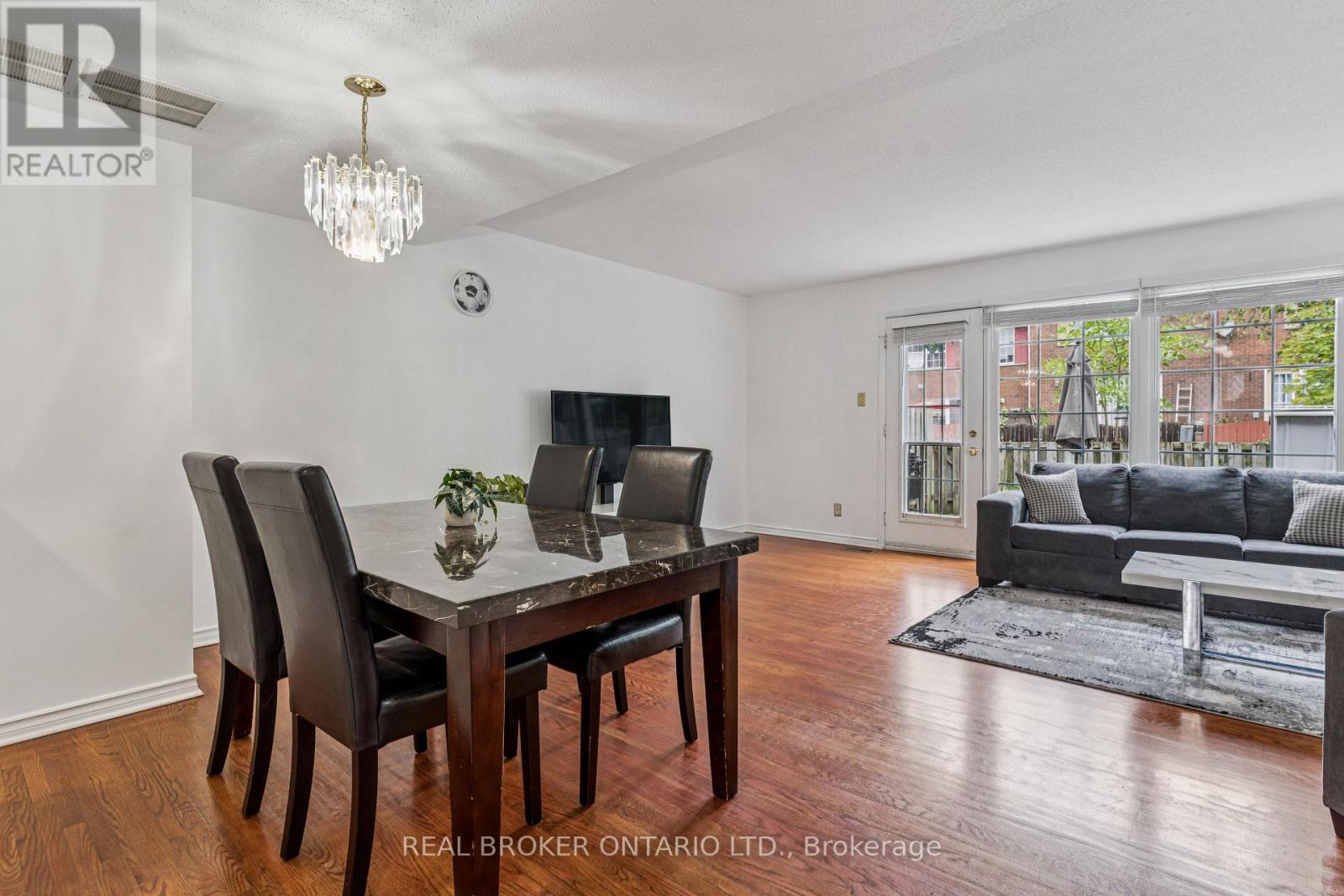 85 Monterey Drive, Ottawa, Ontario  K2H 7A9 - Photo 7 - X12375580