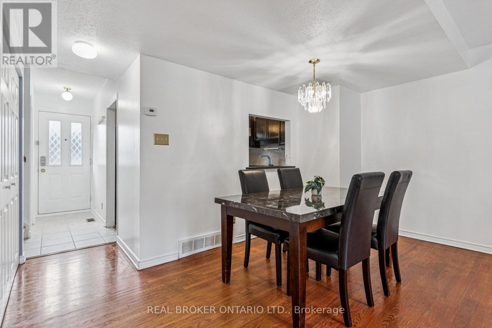 85 Monterey Drive, Ottawa, Ontario  K2H 7A9 - Photo 8 - X12375580