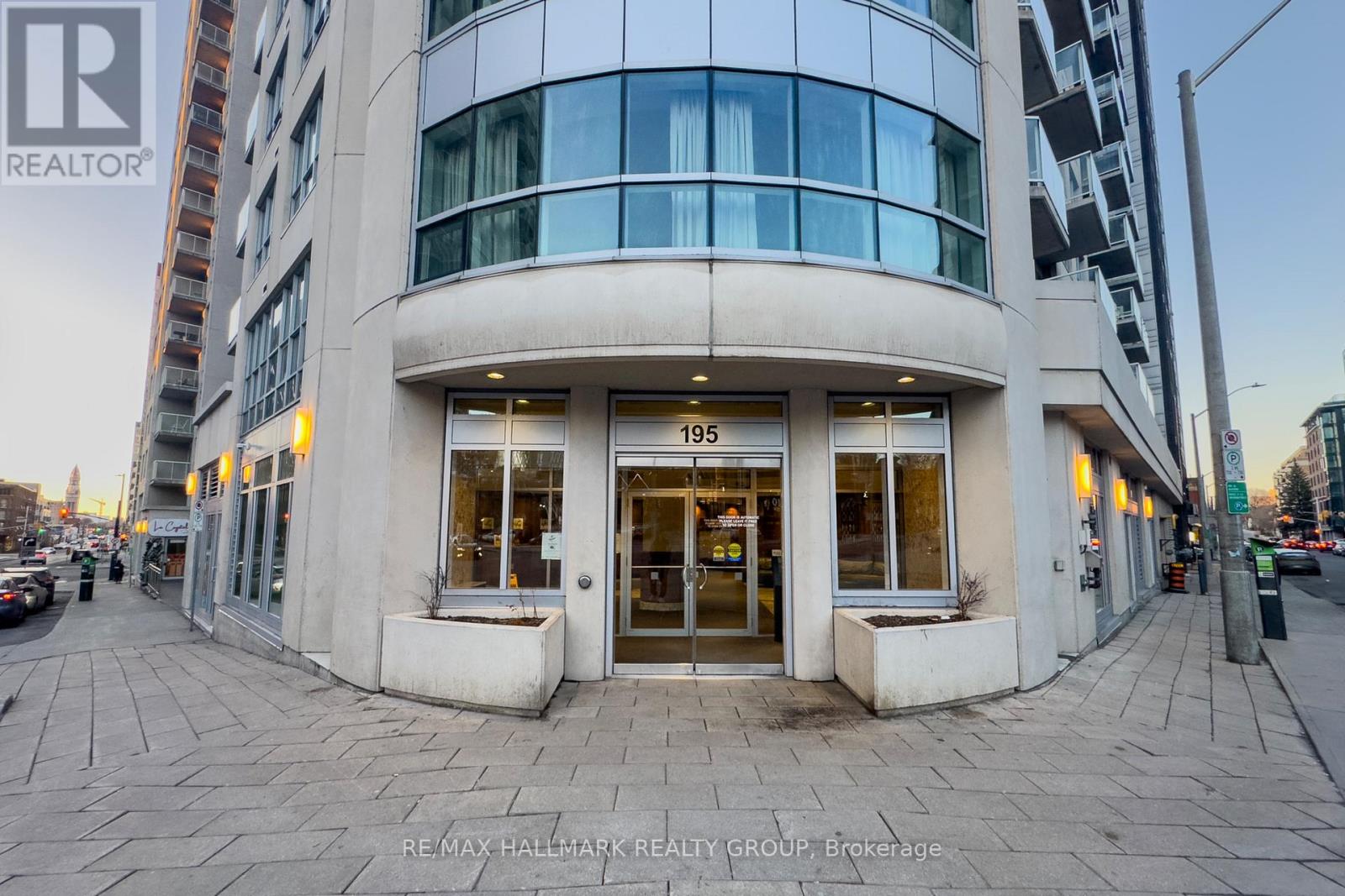 2701 - 195 Besserer Street, Ottawa, Ontario  K1N 0B6 - Photo 2 - X12375610