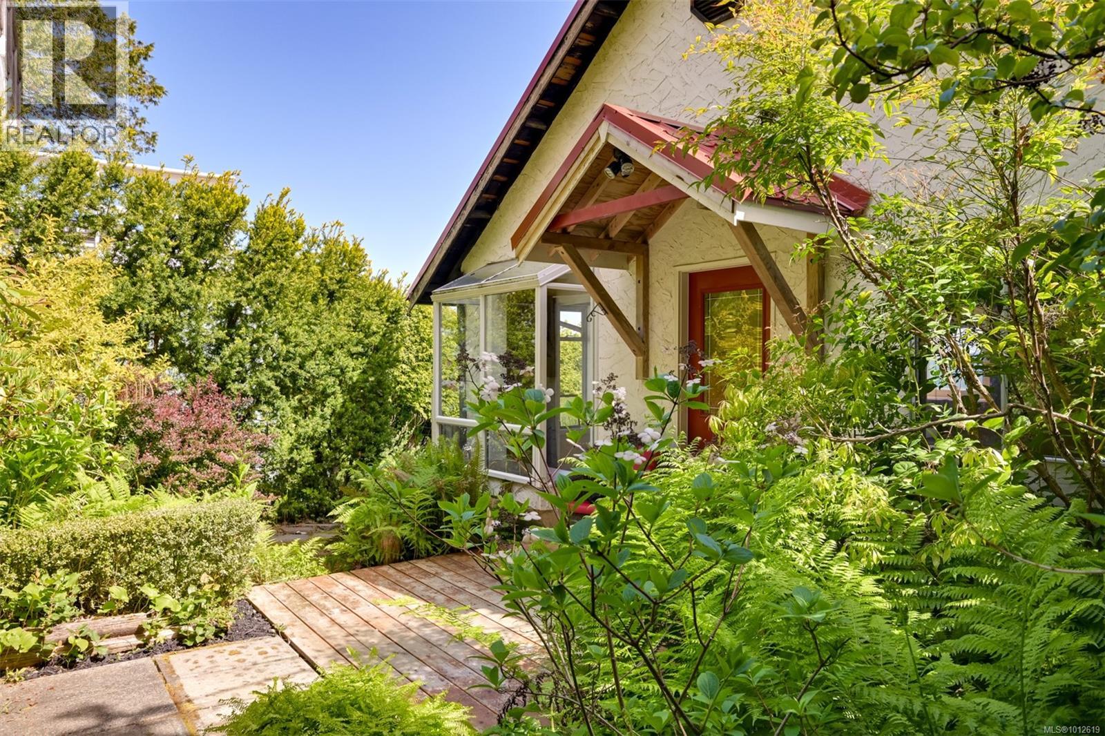 Property at 4955 Cordova Bay Rd image 4