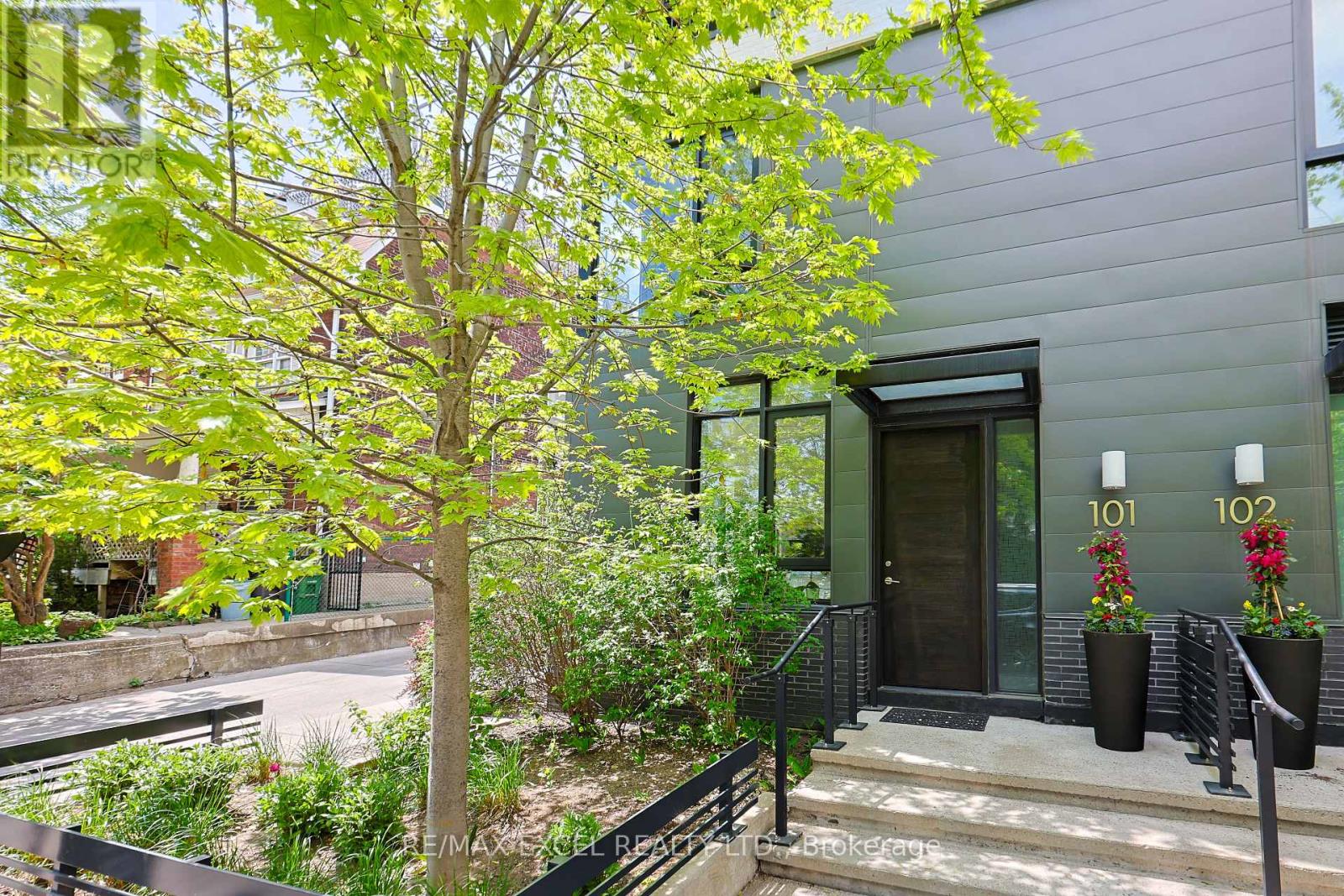 101 - 530 Indian Grove, Toronto, Ontario  M6P 2J1 - Photo 1 - W12375453