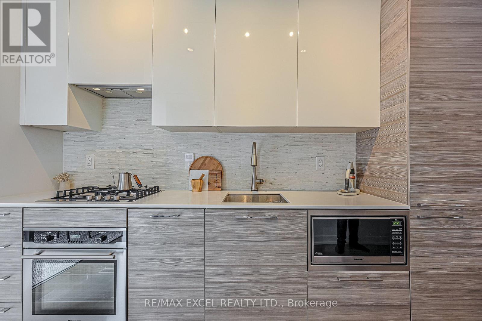 101 - 530 Indian Grove, Toronto, Ontario  M6P 2J1 - Photo 10 - W12375453