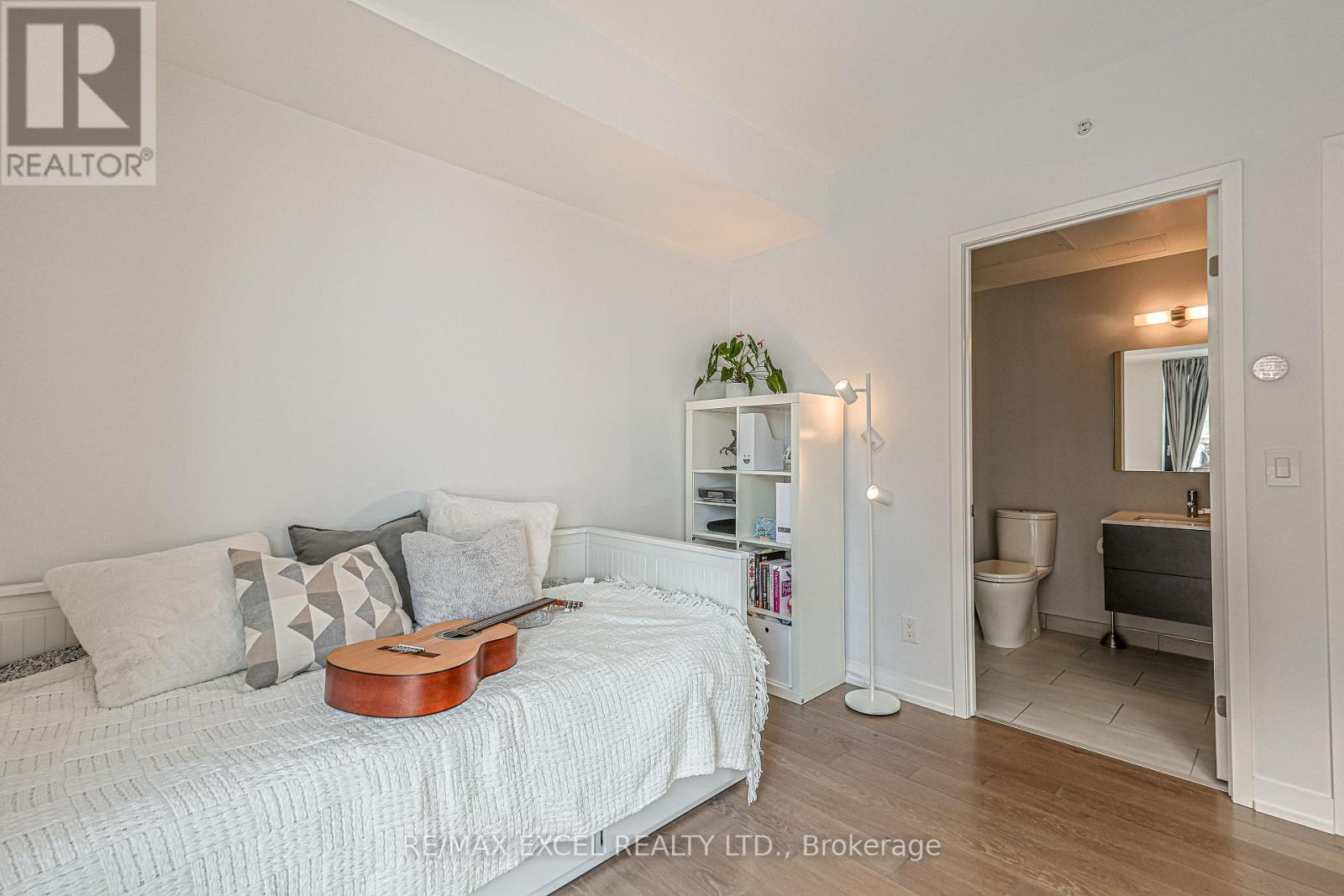 101 - 530 Indian Grove, Toronto, Ontario  M6P 2J1 - Photo 28 - W12375453
