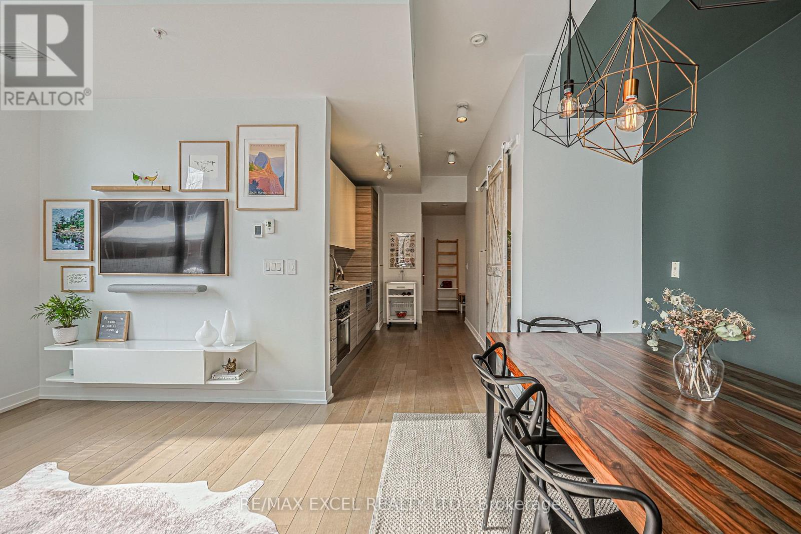 101 - 530 Indian Grove, Toronto, Ontario  M6P 2J1 - Photo 3 - W12375453