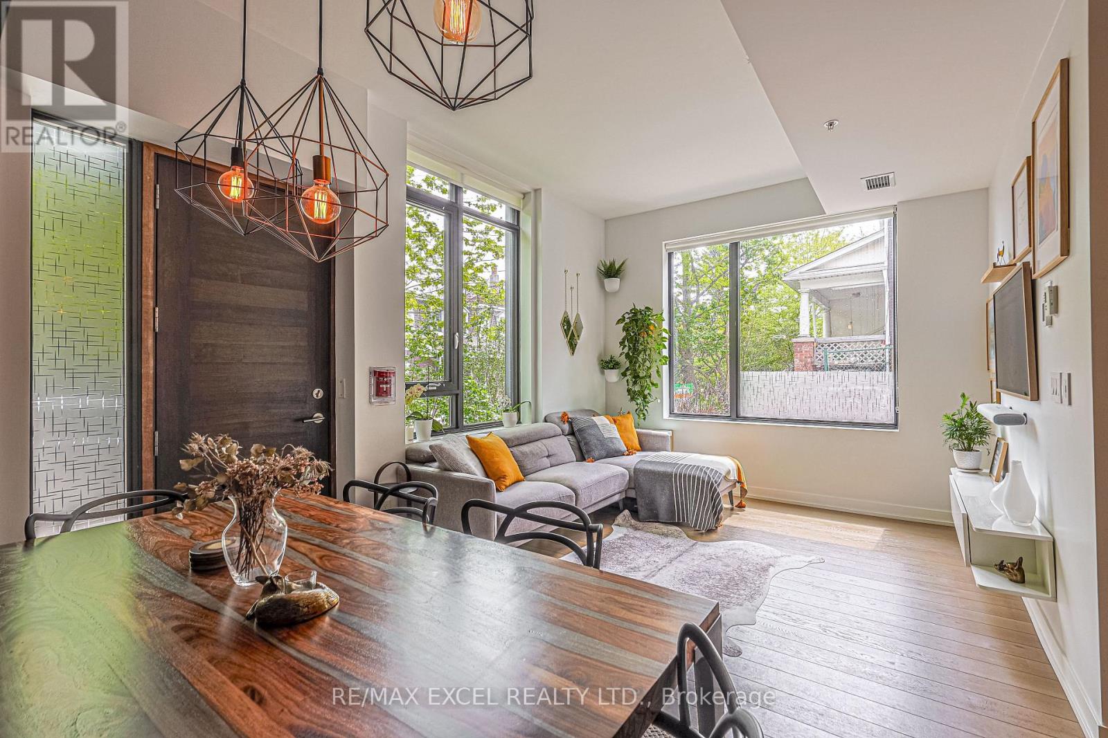 101 - 530 Indian Grove, Toronto, Ontario  M6P 2J1 - Photo 9 - W12375453