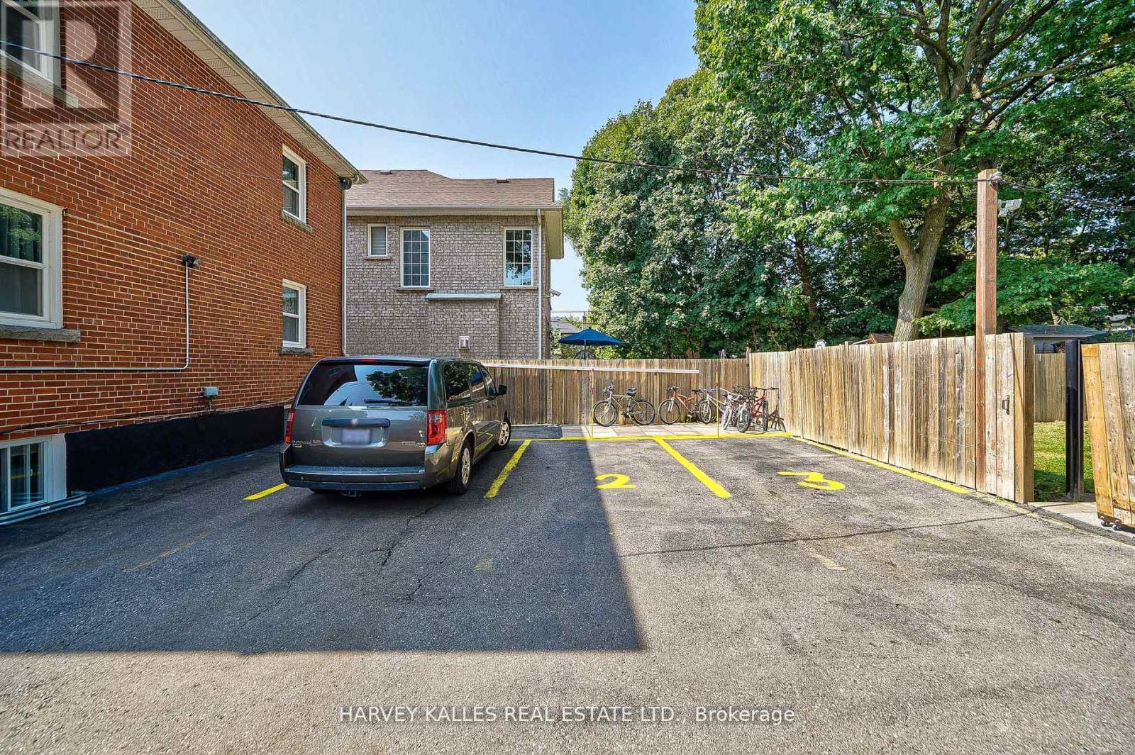 40 Dominion Road, Toronto, Ontario  M8W 1J7 - Photo 4 - W12375464