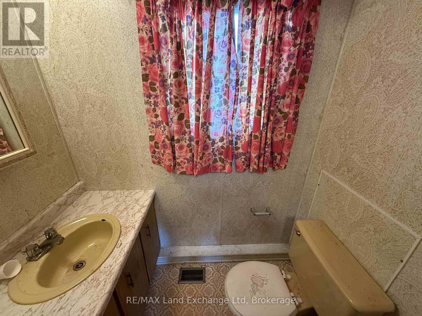 389 Catherine Street, North Huron, Ontario  N0G 2W0 - Photo 14 - X12375501