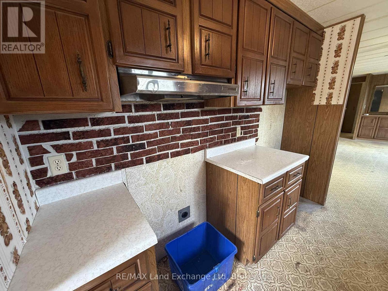 389 Catherine Street, North Huron, Ontario  N0G 2W0 - Photo 7 - X12375501