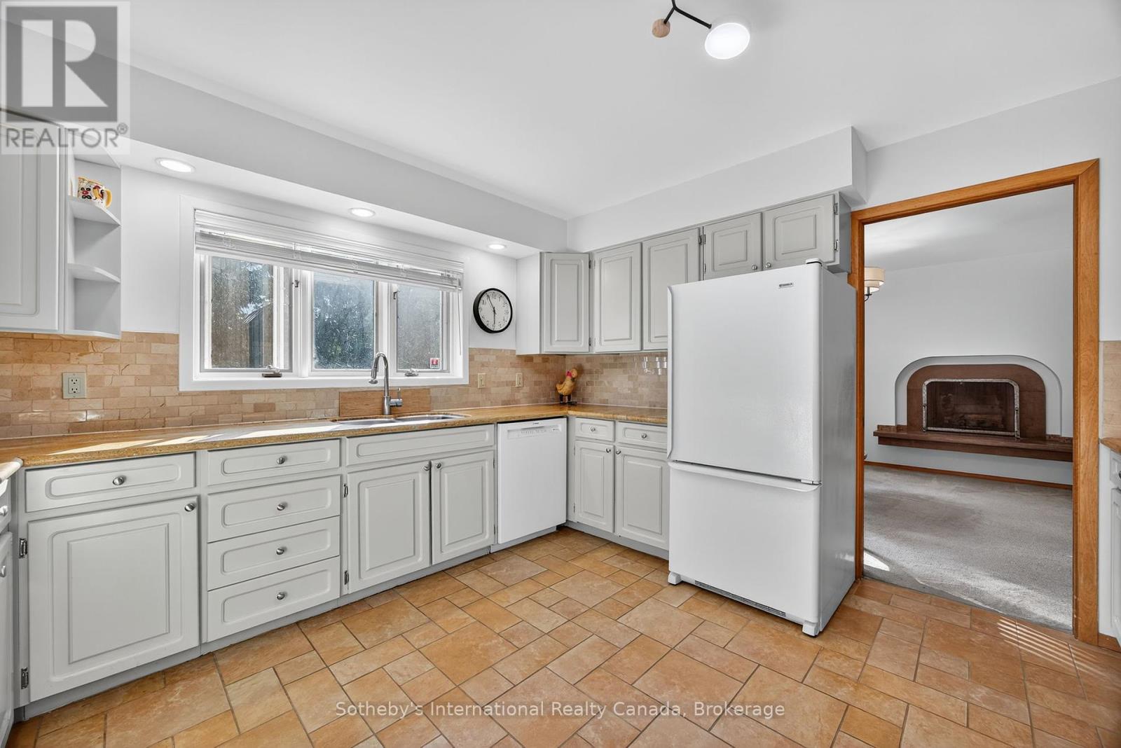 152 Bayview Avenue, Blue Mountains, Ontario  N0H 2P0 - Photo 10 - X12375576