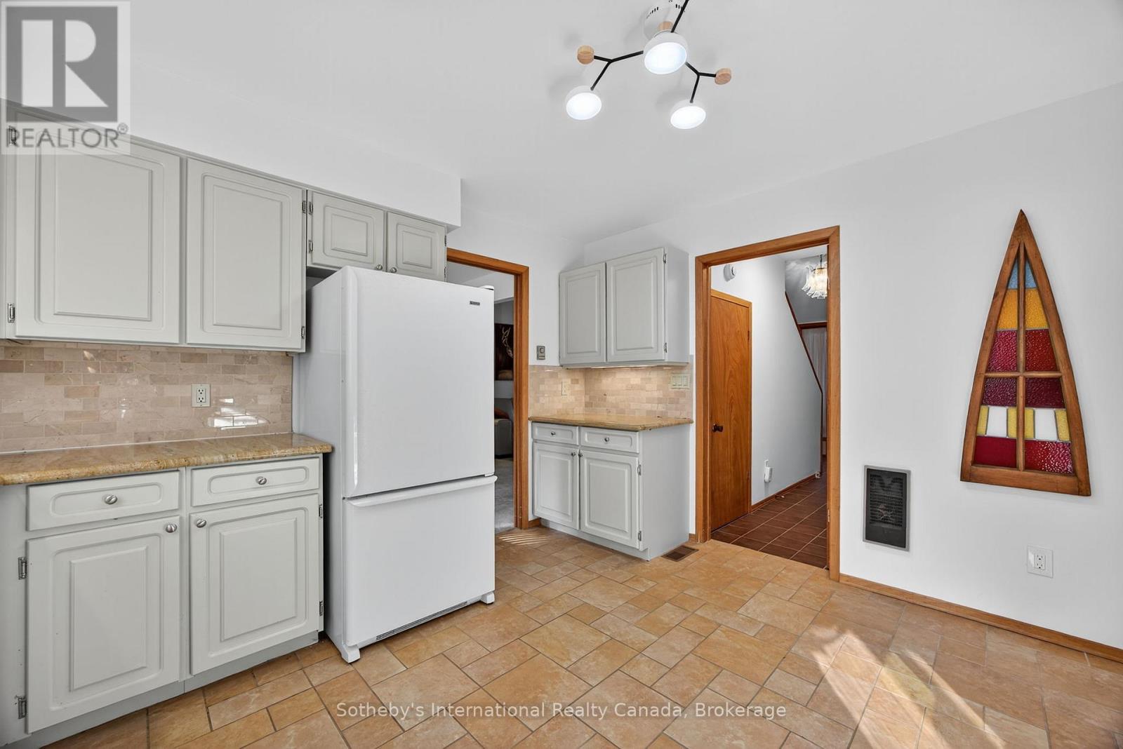 152 Bayview Avenue, Blue Mountains, Ontario  N0H 2P0 - Photo 11 - X12375576