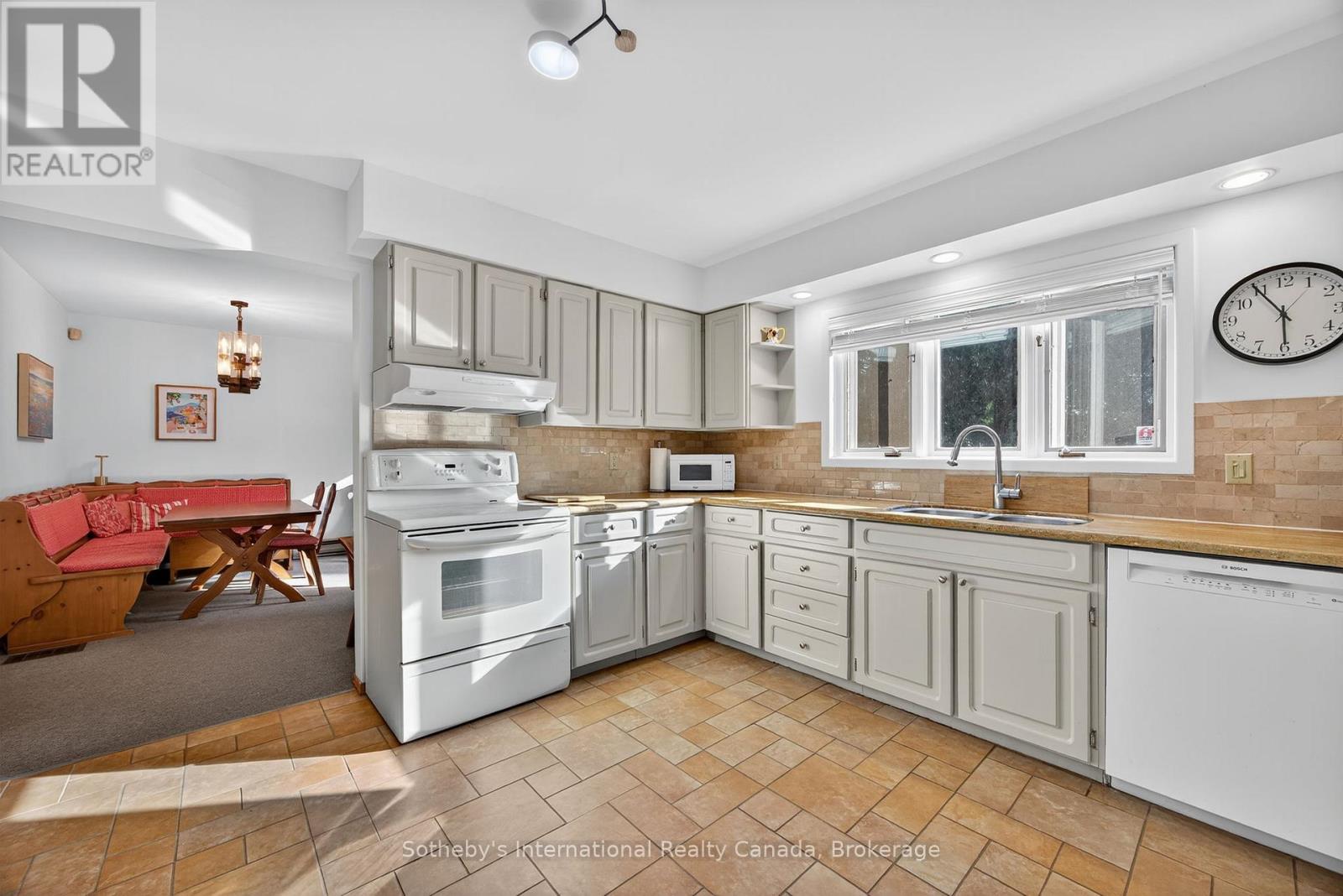 152 Bayview Avenue, Blue Mountains, Ontario  N0H 2P0 - Photo 12 - X12375576