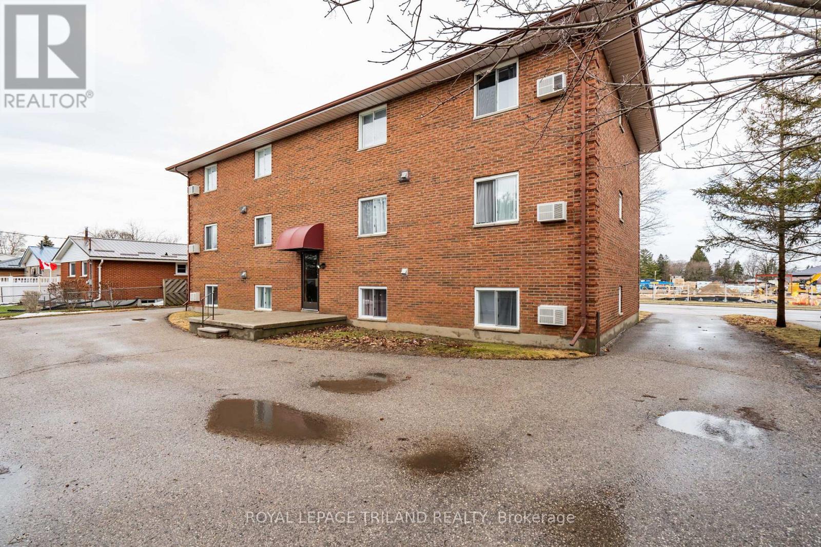 221 Highview Drive, St. Thomas, Ontario  N5R 5H6 - Photo 4 - X12193305