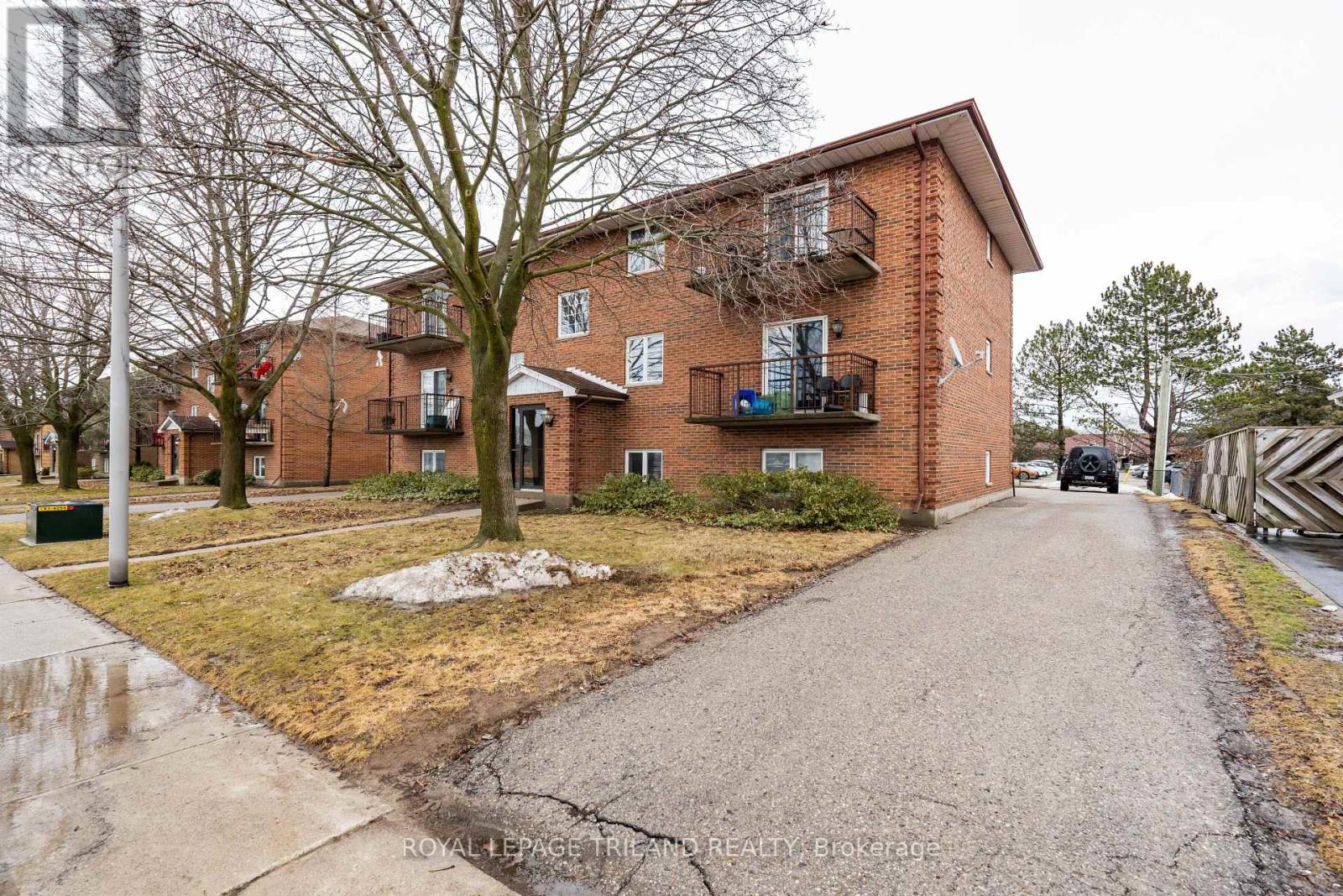 221 Highview Drive, St. Thomas, Ontario  N5R 5H6 - Photo 2 - X12193305