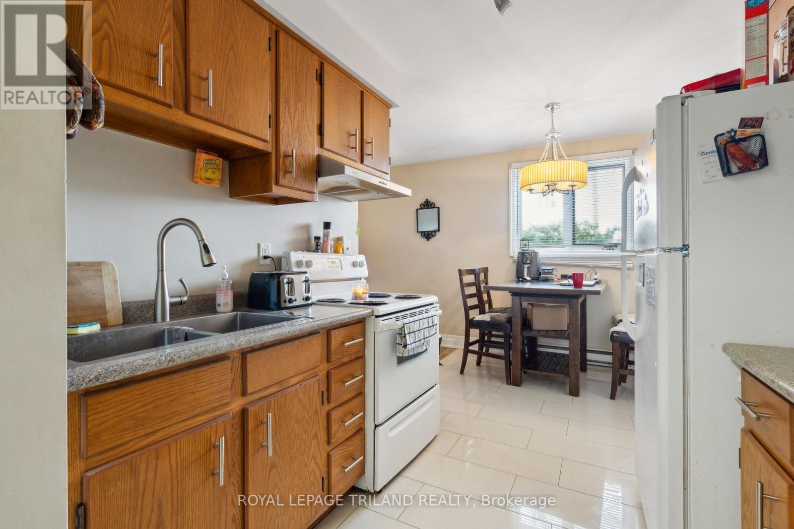 221 Highview Drive, St. Thomas, Ontario  N5R 5H6 - Photo 5 - X12193305