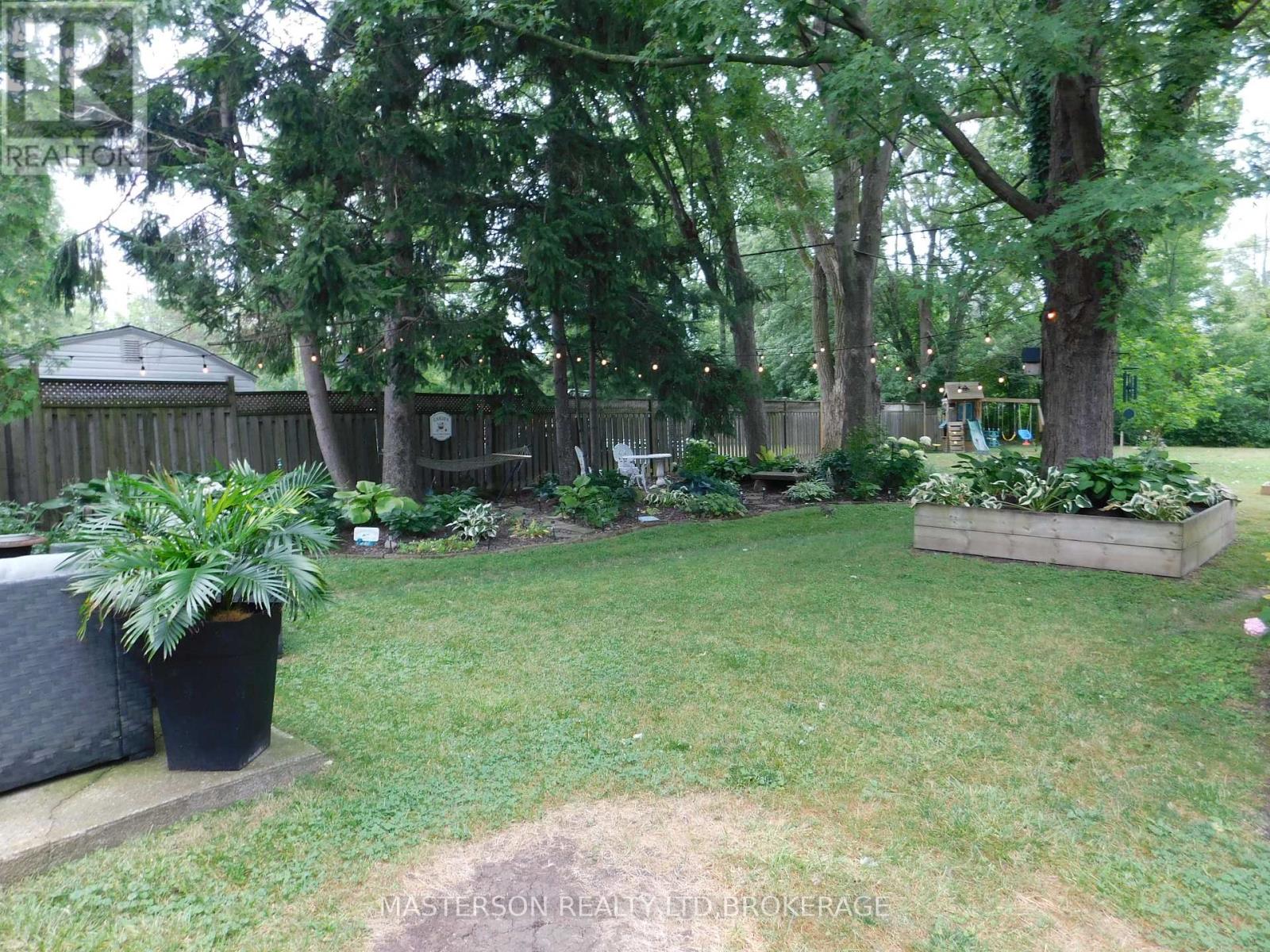 1208 Benner Avenue, Fort Erie (Crescent Park), Ontario  L2A 4N7 - Photo 6 - X12319431