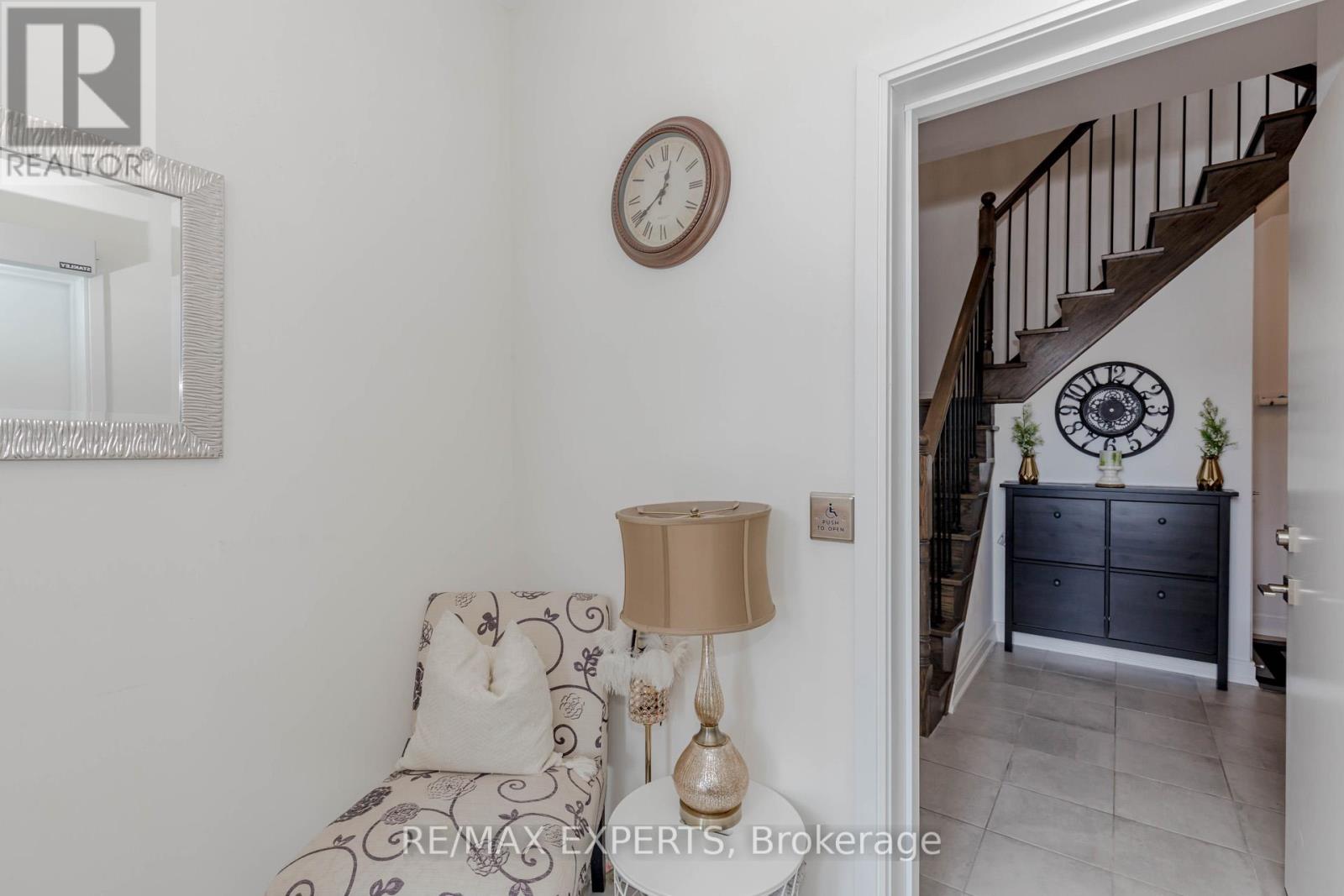 357 Veterans Drive, Brampton, Ontario  L7A 4W1 - Photo 12 - W12373954
