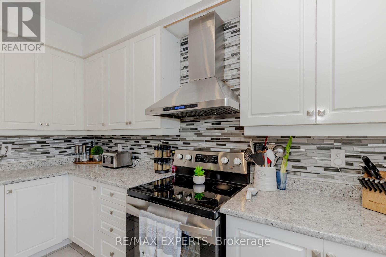 357 Veterans Drive, Brampton, Ontario  L7A 4W1 - Photo 25 - W12373954