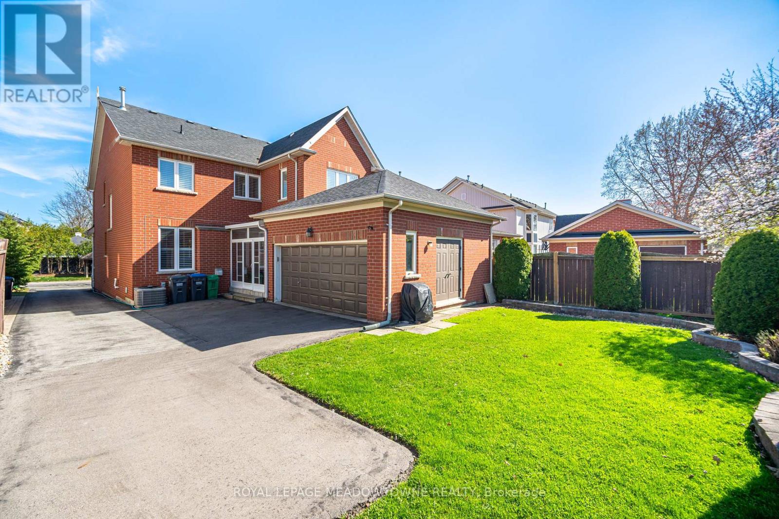 915 Gaslight Way, Mississauga, Ontario  L5W 1A2 - Photo 49 - W12375004