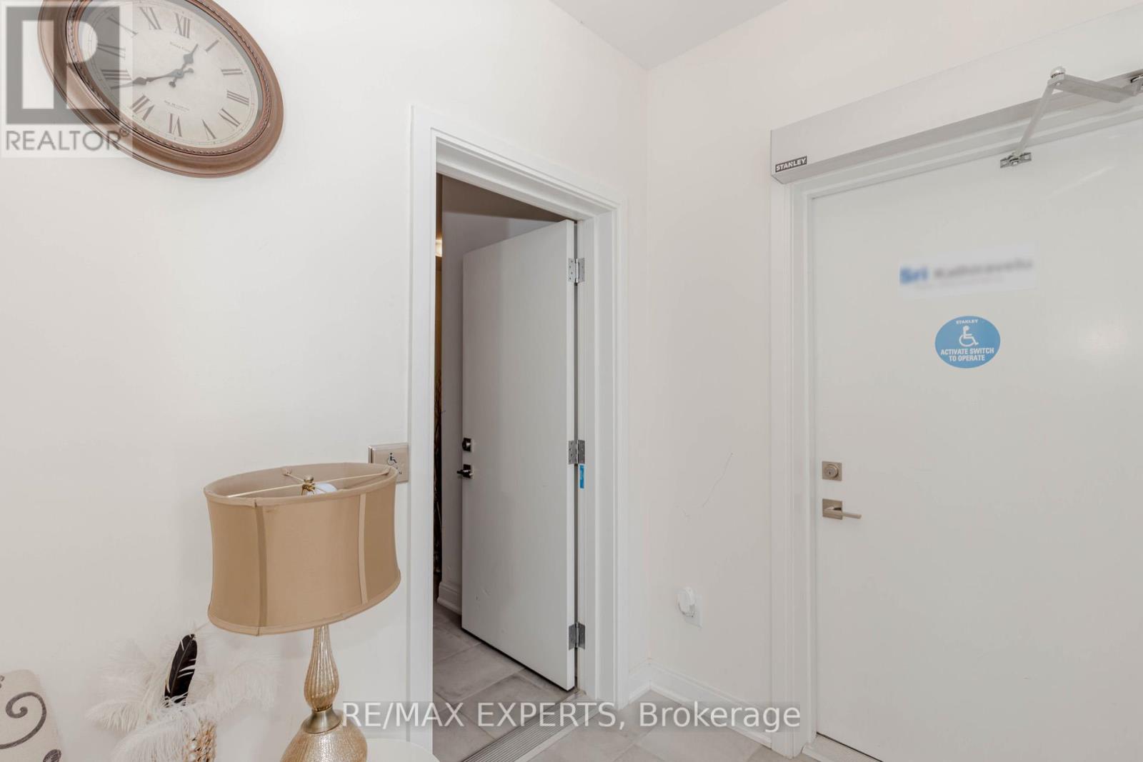 357 Veterans Drive, Brampton, Ontario  L7A 4W1 - Photo 6 - W12373954