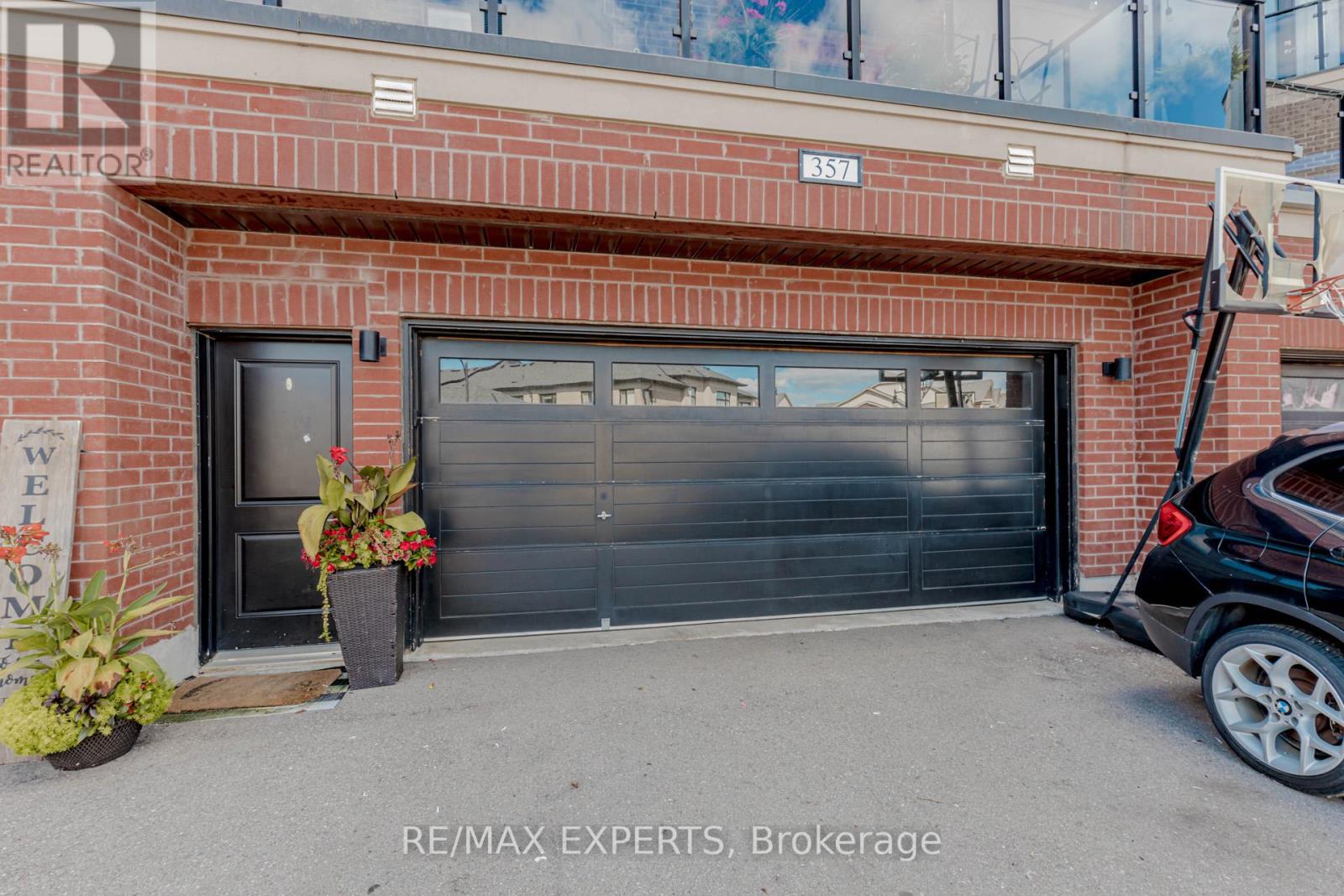 357 Veterans Drive, Brampton, Ontario  L7A 4W1 - Photo 4 - W12373954