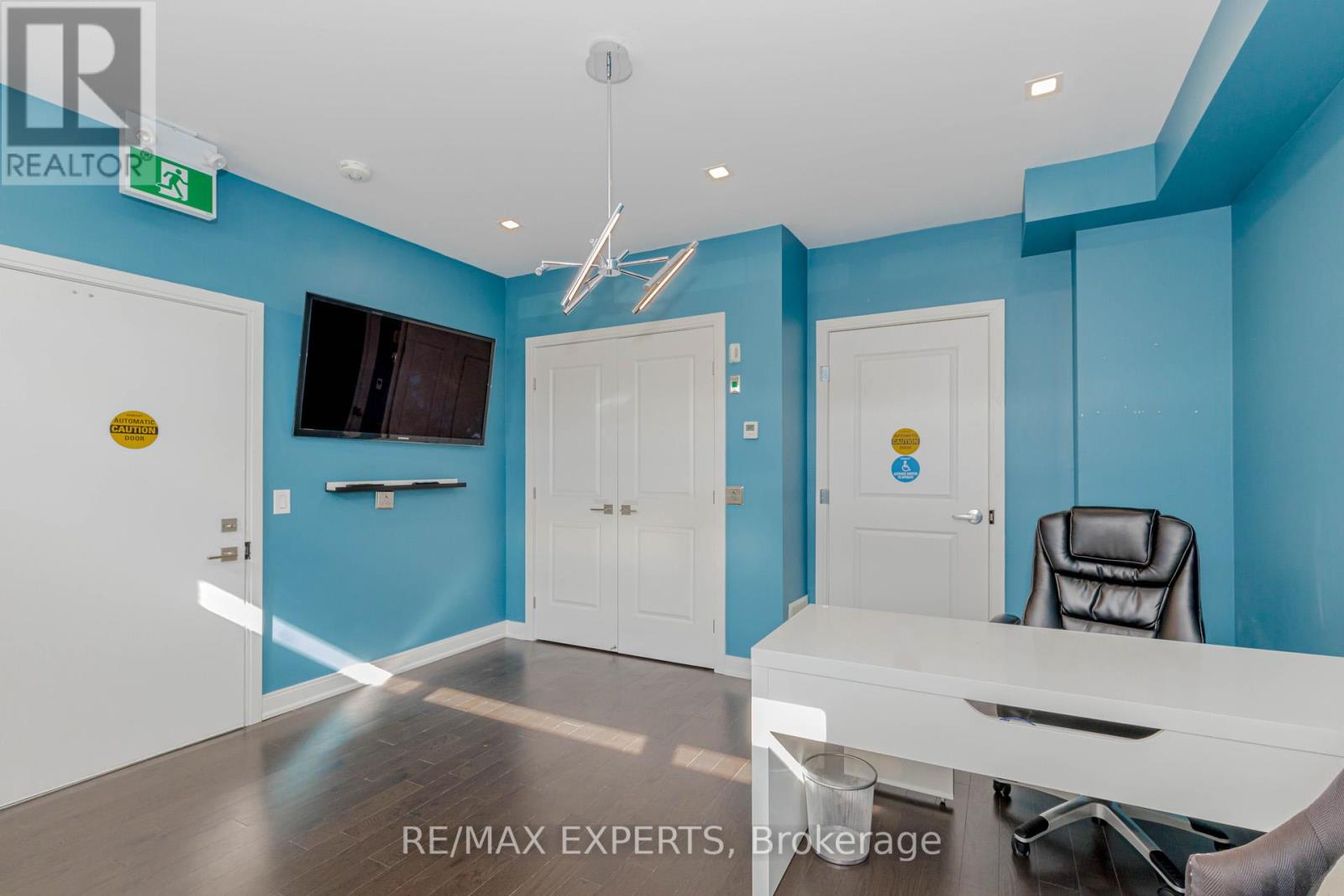 357 Veterans Drive, Brampton, Ontario  L7A 4W1 - Photo 7 - W12373954
