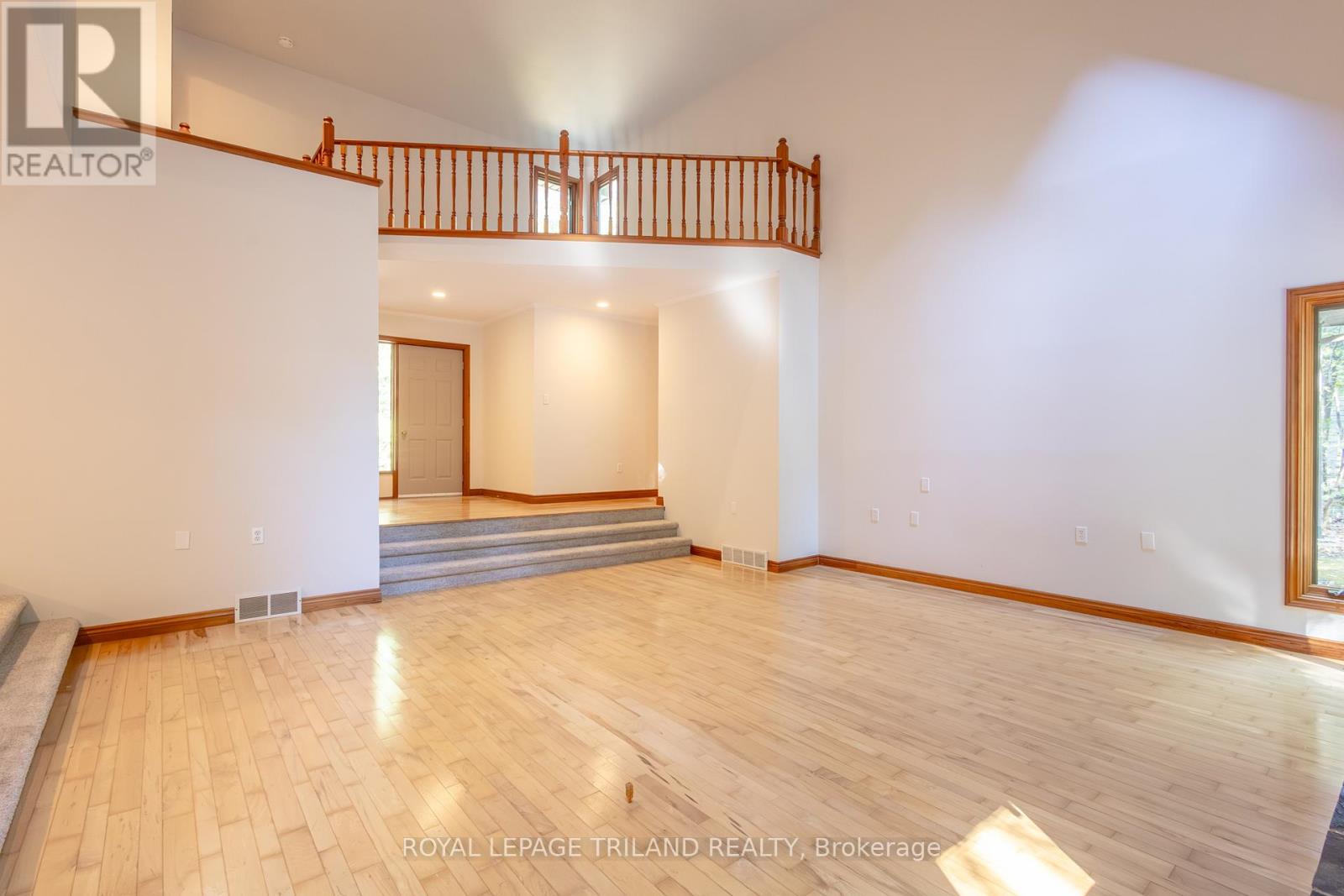 10239 Pinetree Drive, Lambton Shores, Ontario  N0M 1T0 - Photo 13 - X12375650