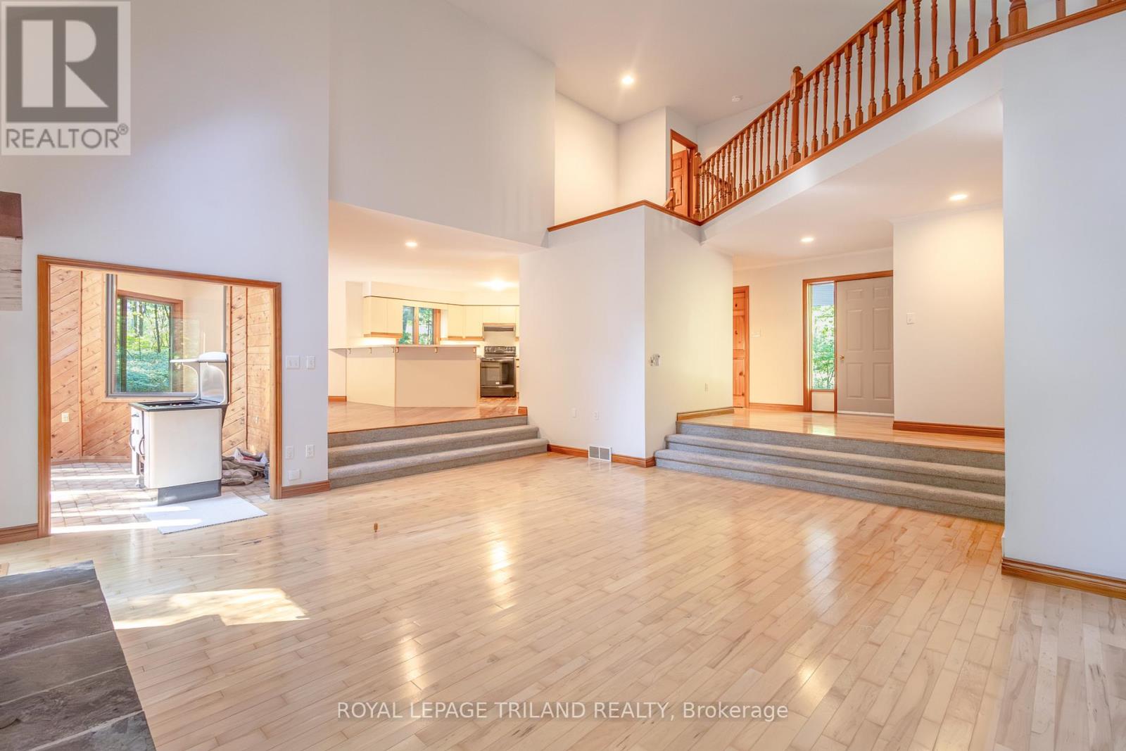 10239 Pinetree Drive, Lambton Shores, Ontario  N0M 1T0 - Photo 15 - X12375650