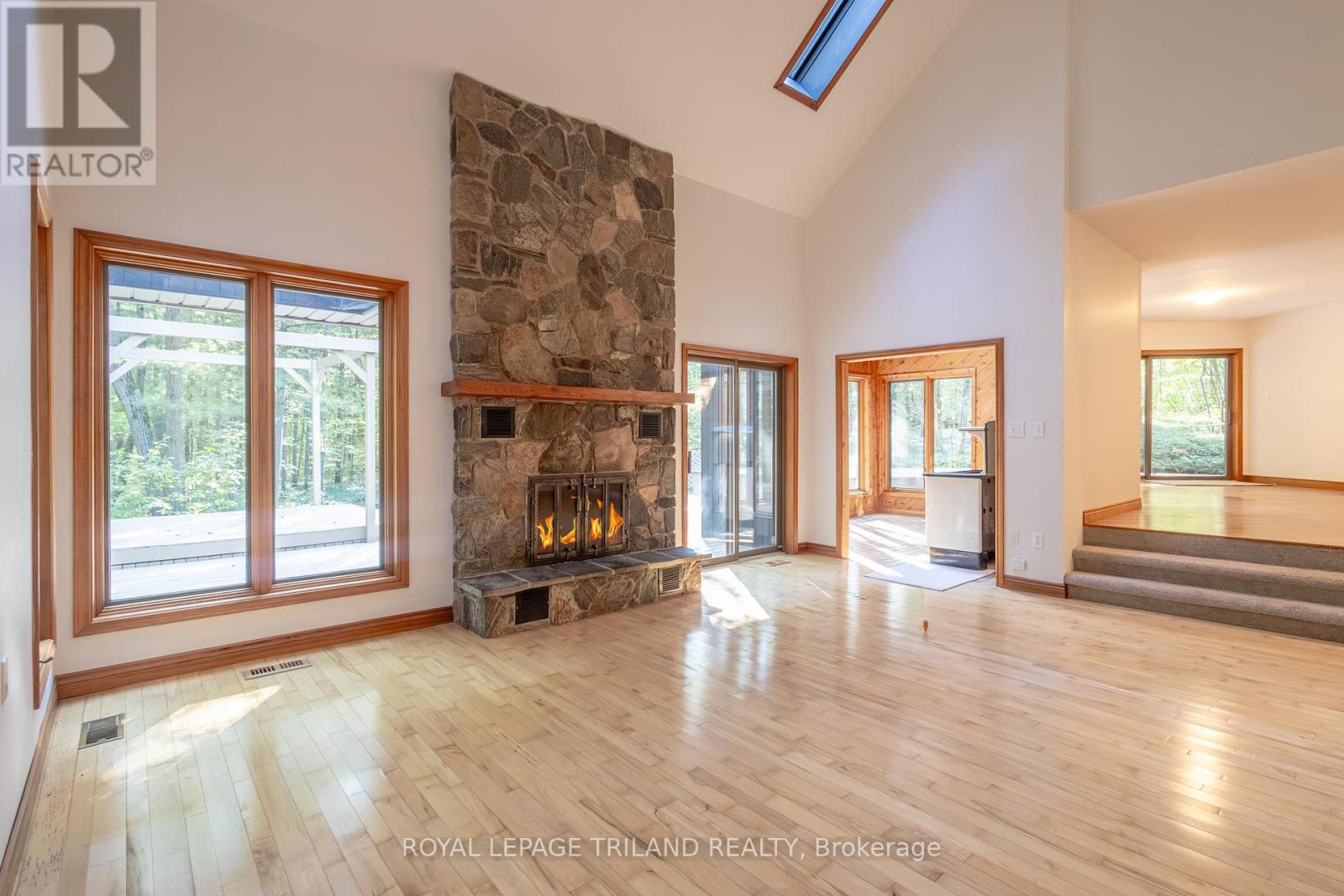 10239 Pinetree Drive, Lambton Shores, Ontario  N0M 1T0 - Photo 16 - X12375650