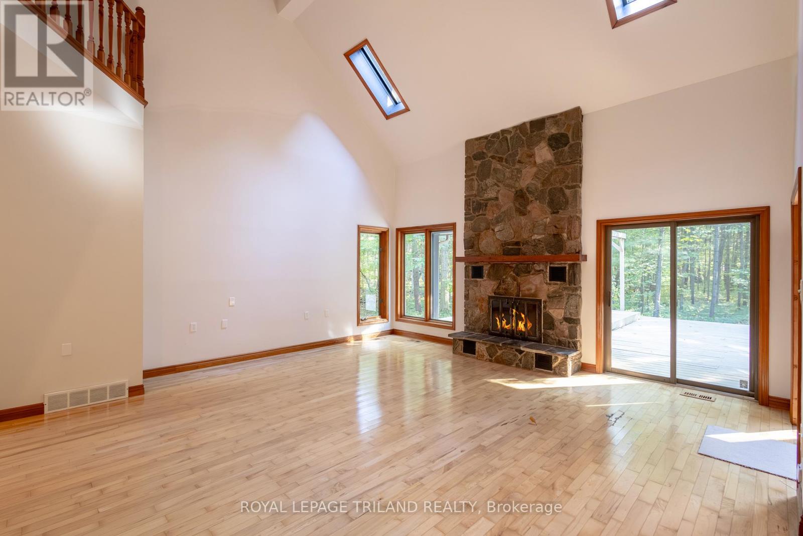 10239 Pinetree Drive, Lambton Shores, Ontario  N0M 1T0 - Photo 17 - X12375650