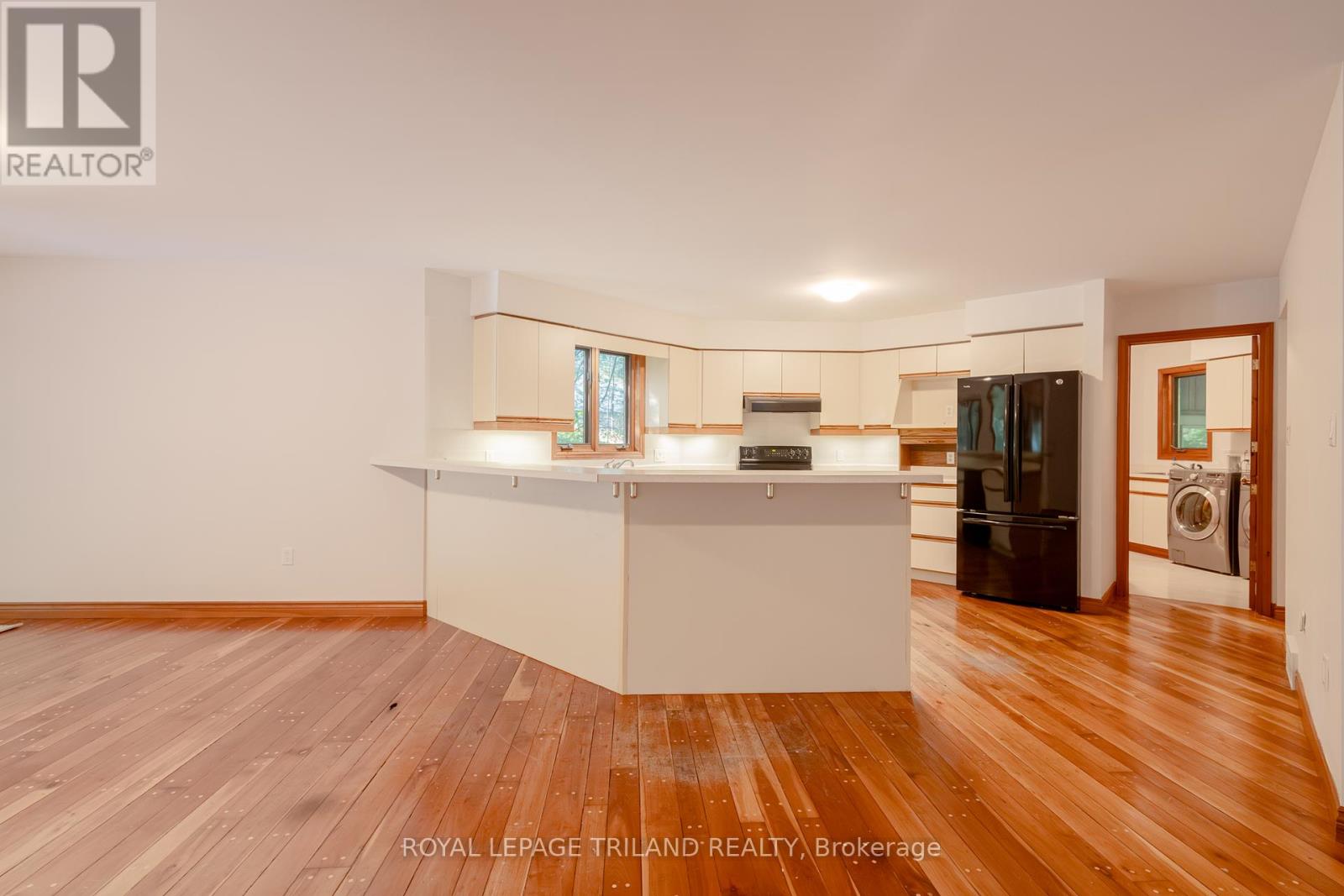 10239 Pinetree Drive, Lambton Shores, Ontario  N0M 1T0 - Photo 20 - X12375650