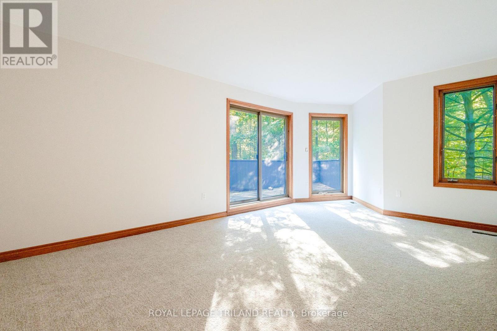 10239 Pinetree Drive, Lambton Shores, Ontario  N0M 1T0 - Photo 31 - X12375650