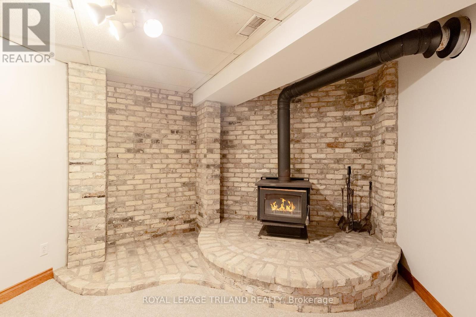 10239 Pinetree Drive, Lambton Shores, Ontario  N0M 1T0 - Photo 37 - X12375650