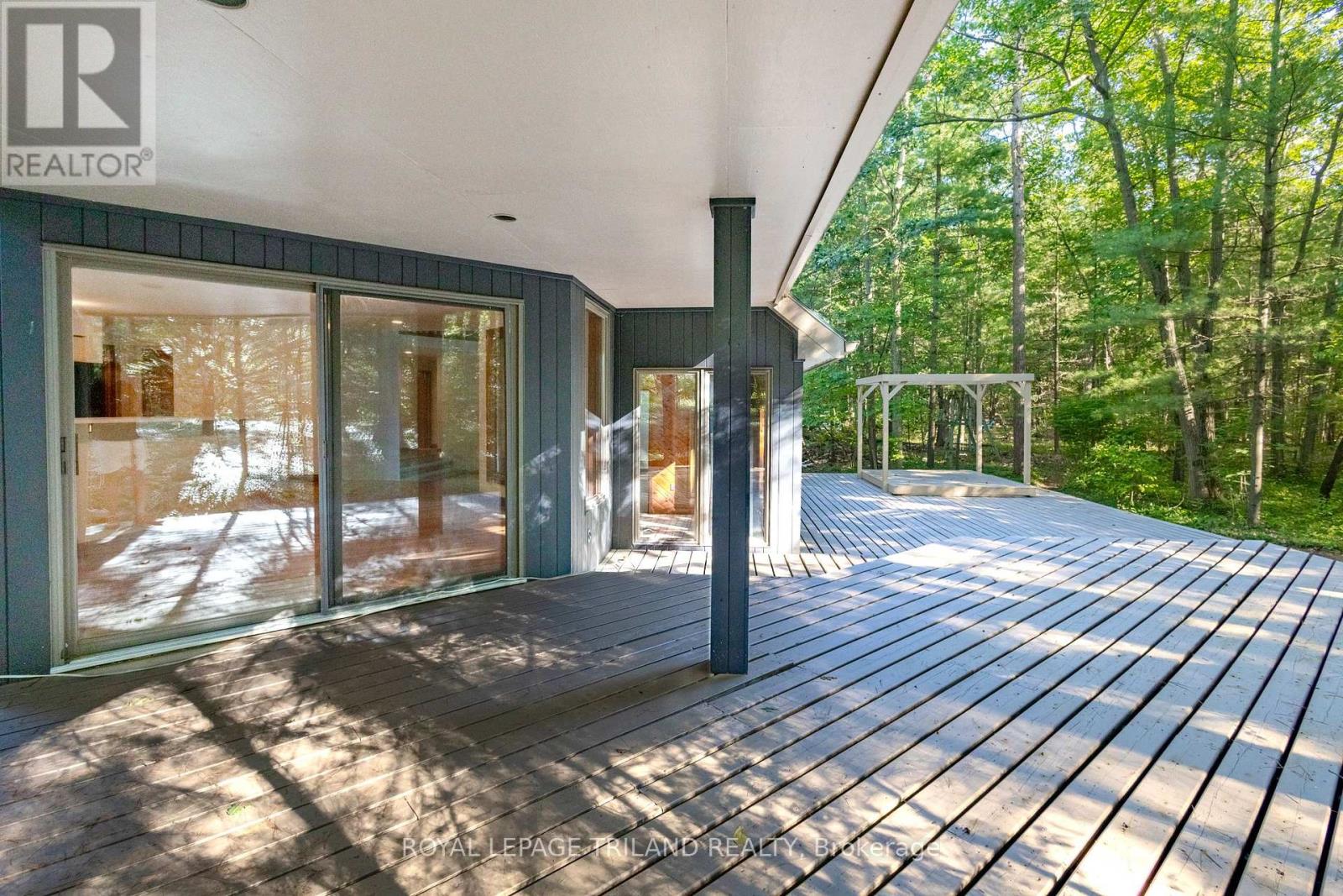 10239 Pinetree Drive, Lambton Shores, Ontario  N0M 1T0 - Photo 4 - X12375650