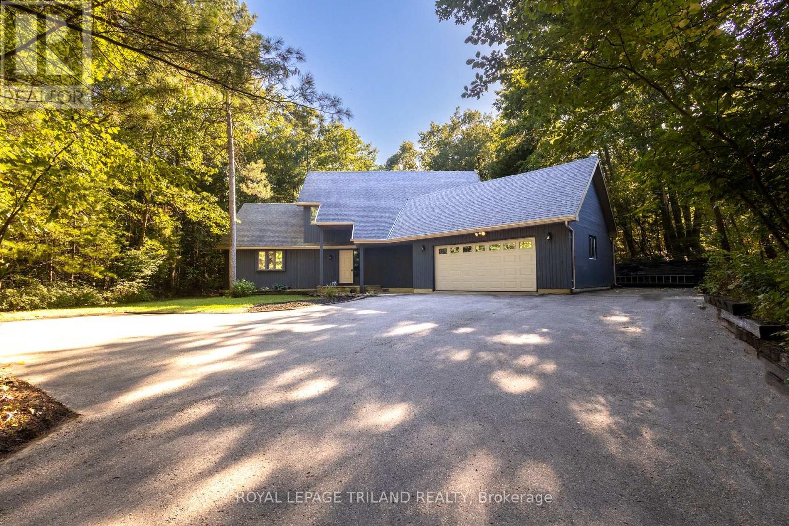 10239 Pinetree Drive, Lambton Shores, Ontario  N0M 1T0 - Photo 45 - X12375650