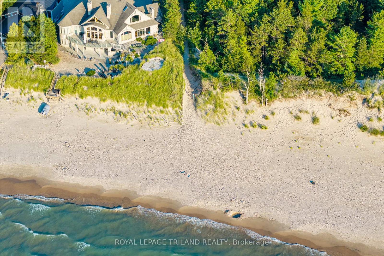 10239 Pinetree Drive, Lambton Shores, Ontario  N0M 1T0 - Photo 8 - X12375650