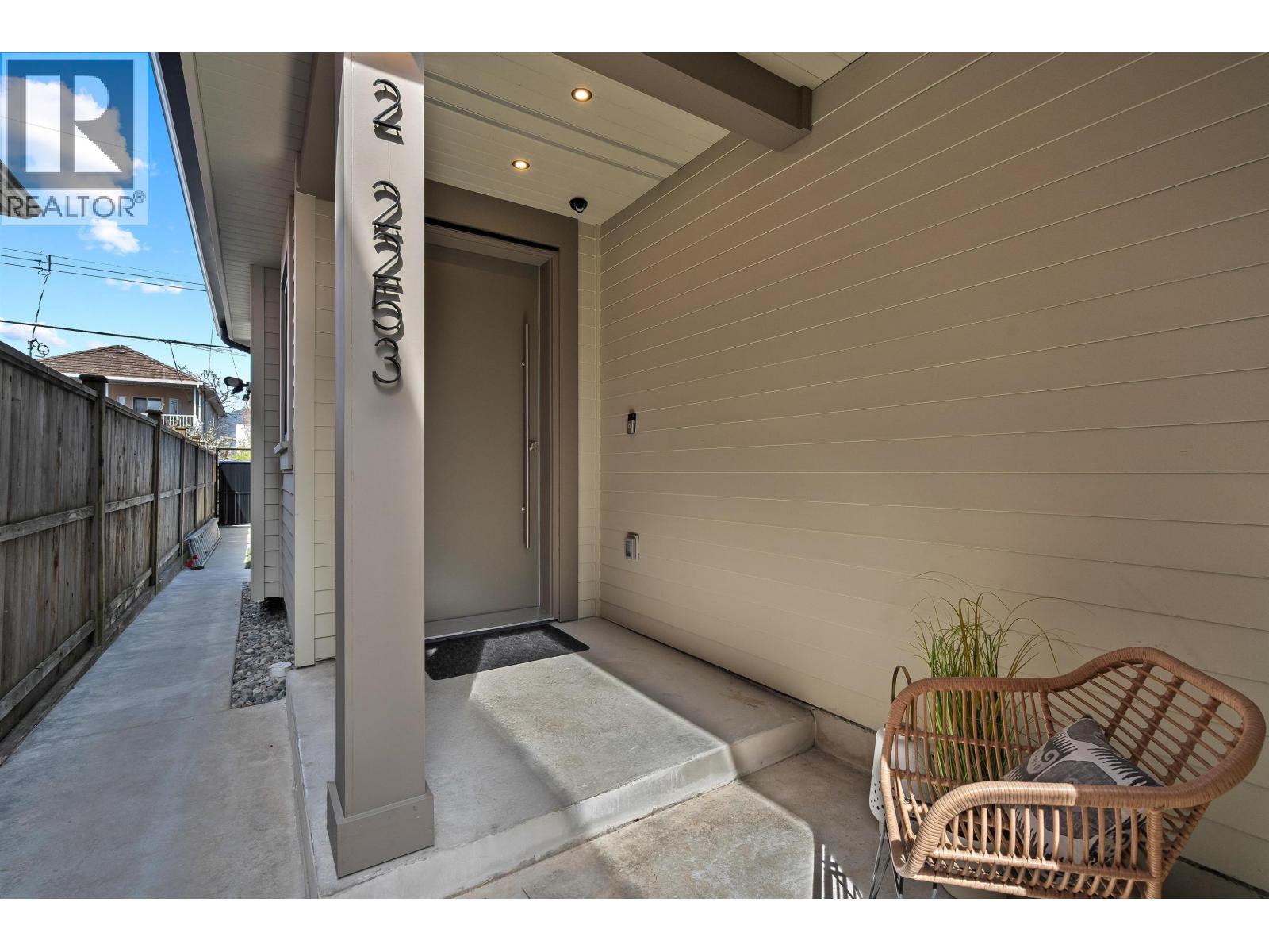 2 2253 Grant Street, Vancouver, British Columbia  V5L 2Z6 - Photo 3 - R3042331