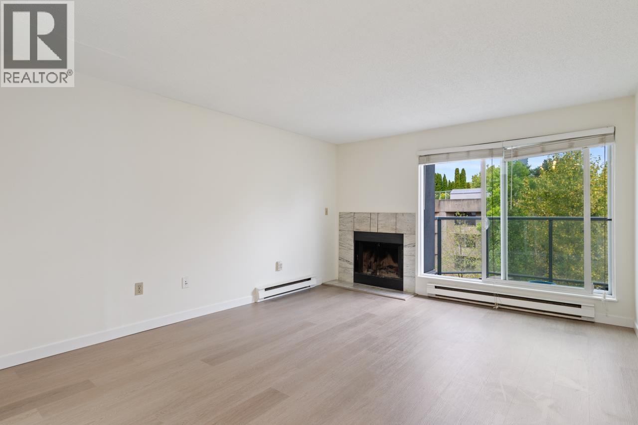 Property at 22 1345 W 4TH AVENUE image 2