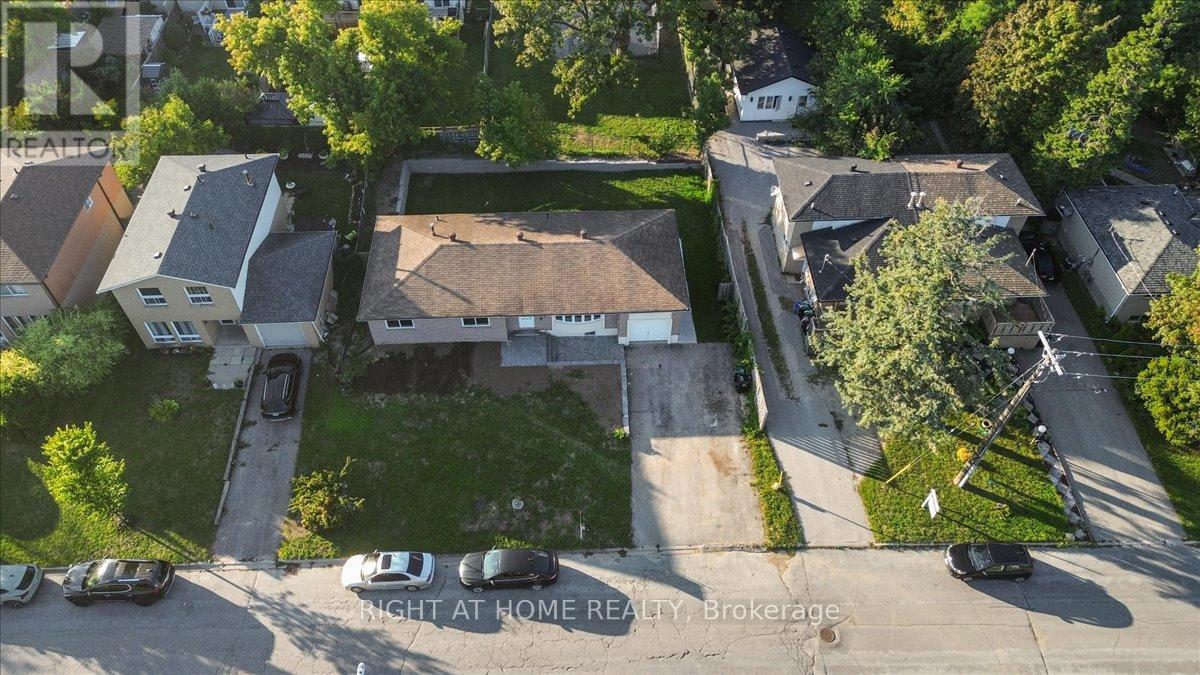 28 Charlbrook Avenue, Barrie, Ontario  L4M 2Y4 - Photo 2 - S12375591